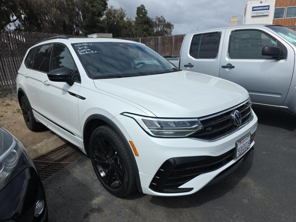 2023 Volkswagen Tiguan 2.0T SE R-Line Black's photo