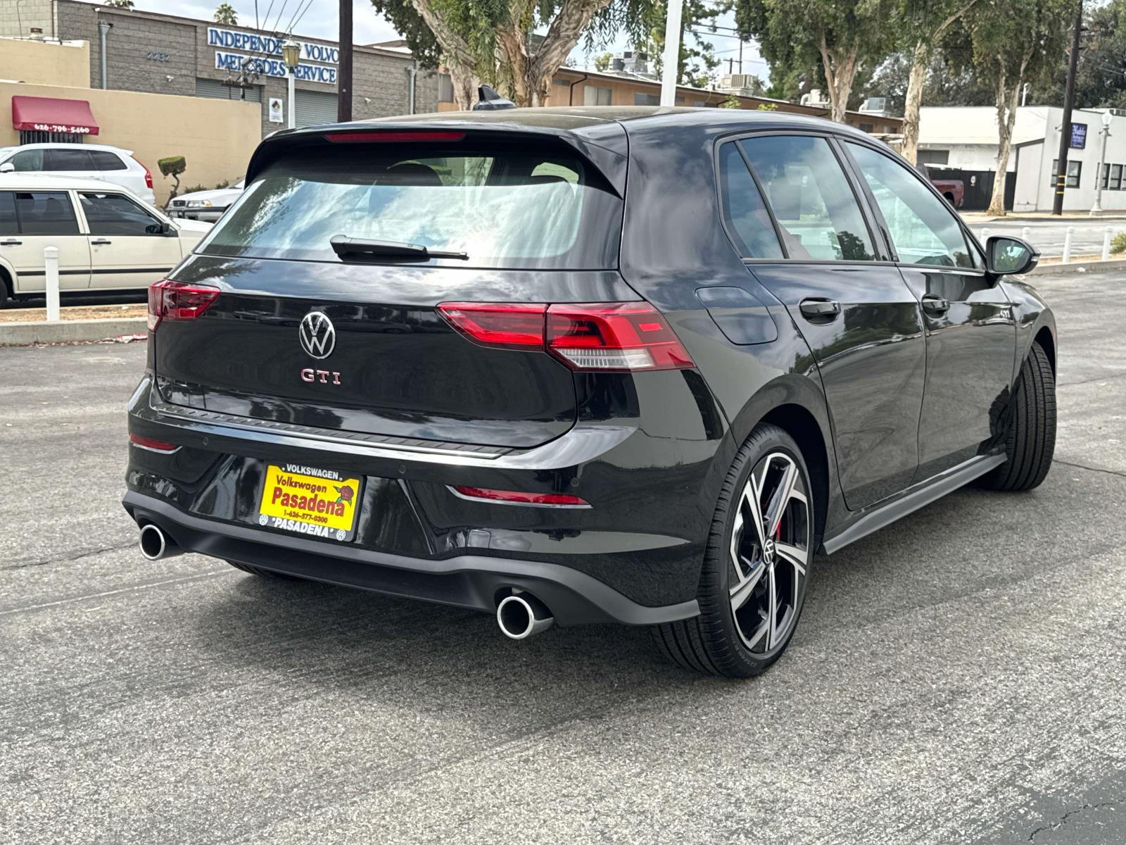 2025 Volkswagen Golf GTI SE photo 2