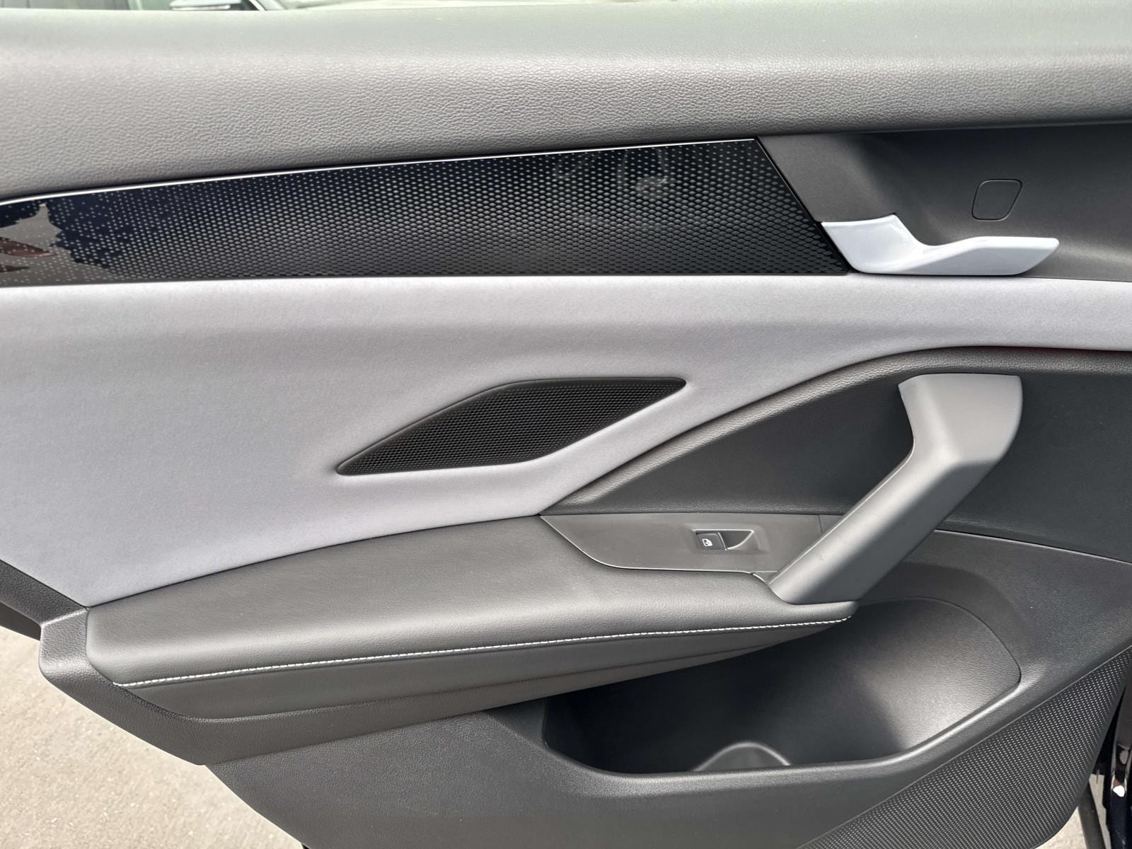 2026 Volkswagen Tiguan SE - Photo 9