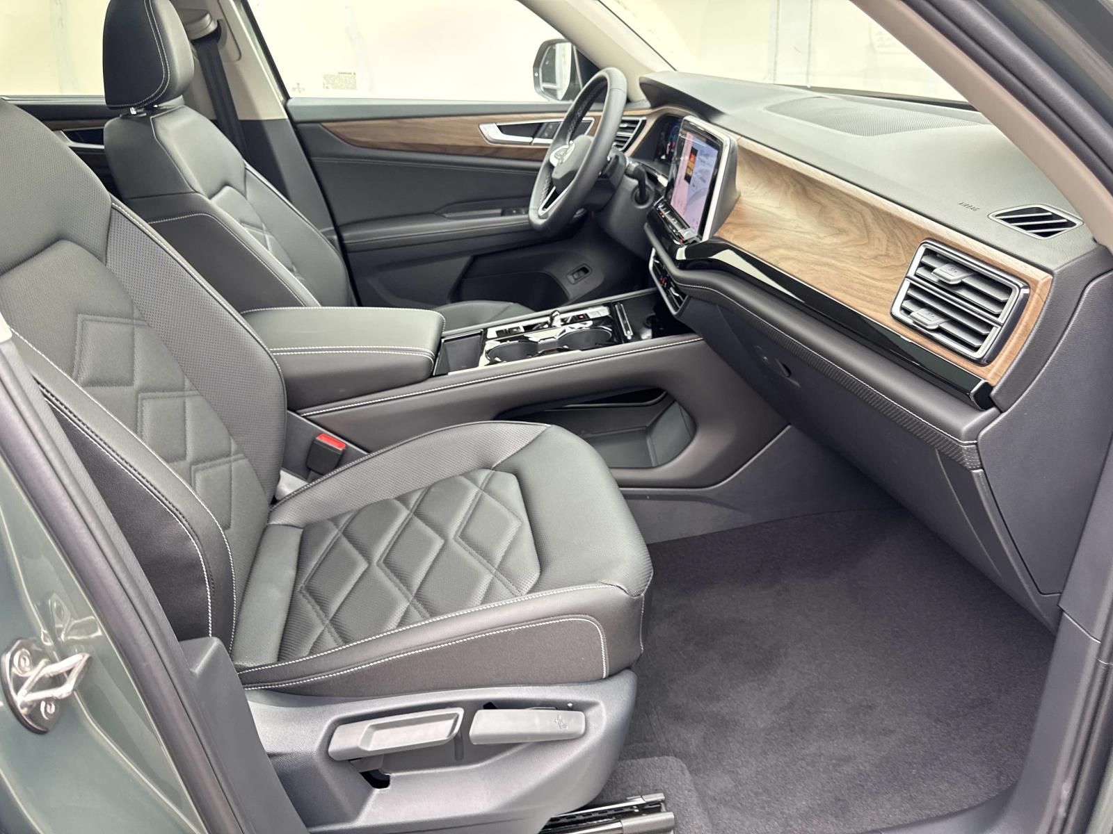 2026 Volkswagen Atlas SE w/Tech - Photo 10