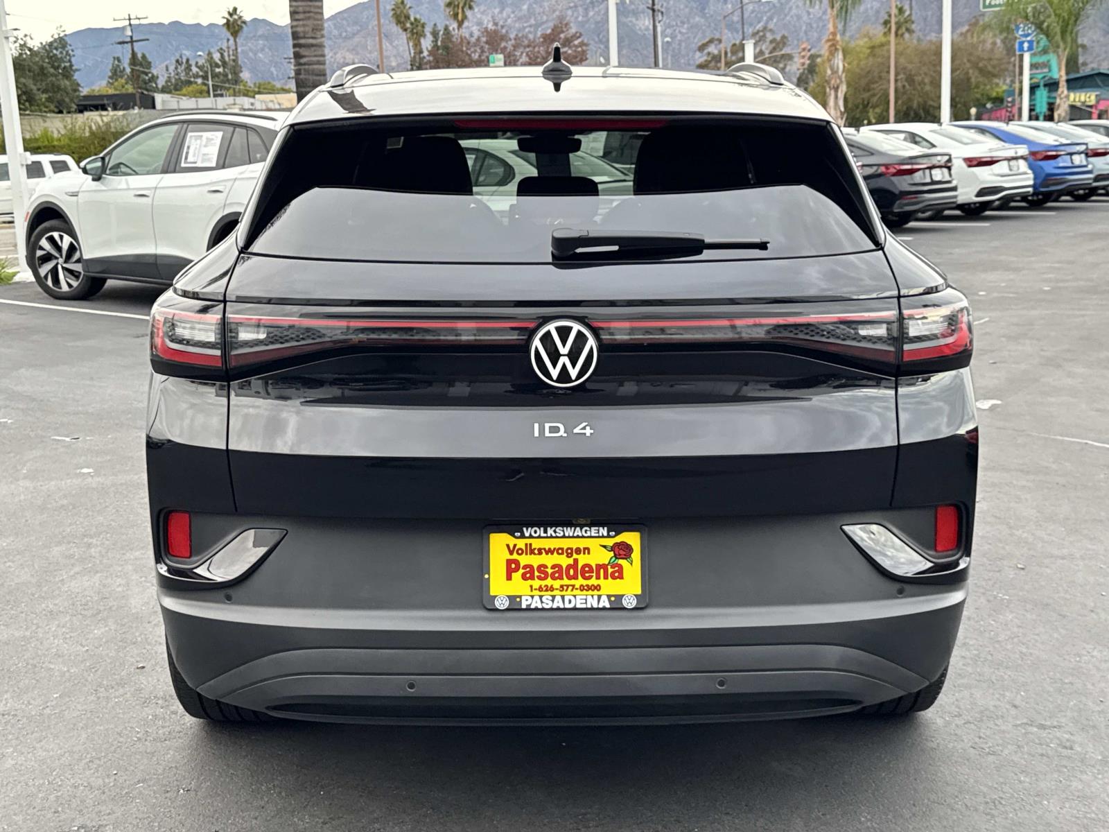 2023 Volkswagen ID.4 Pro photo 4