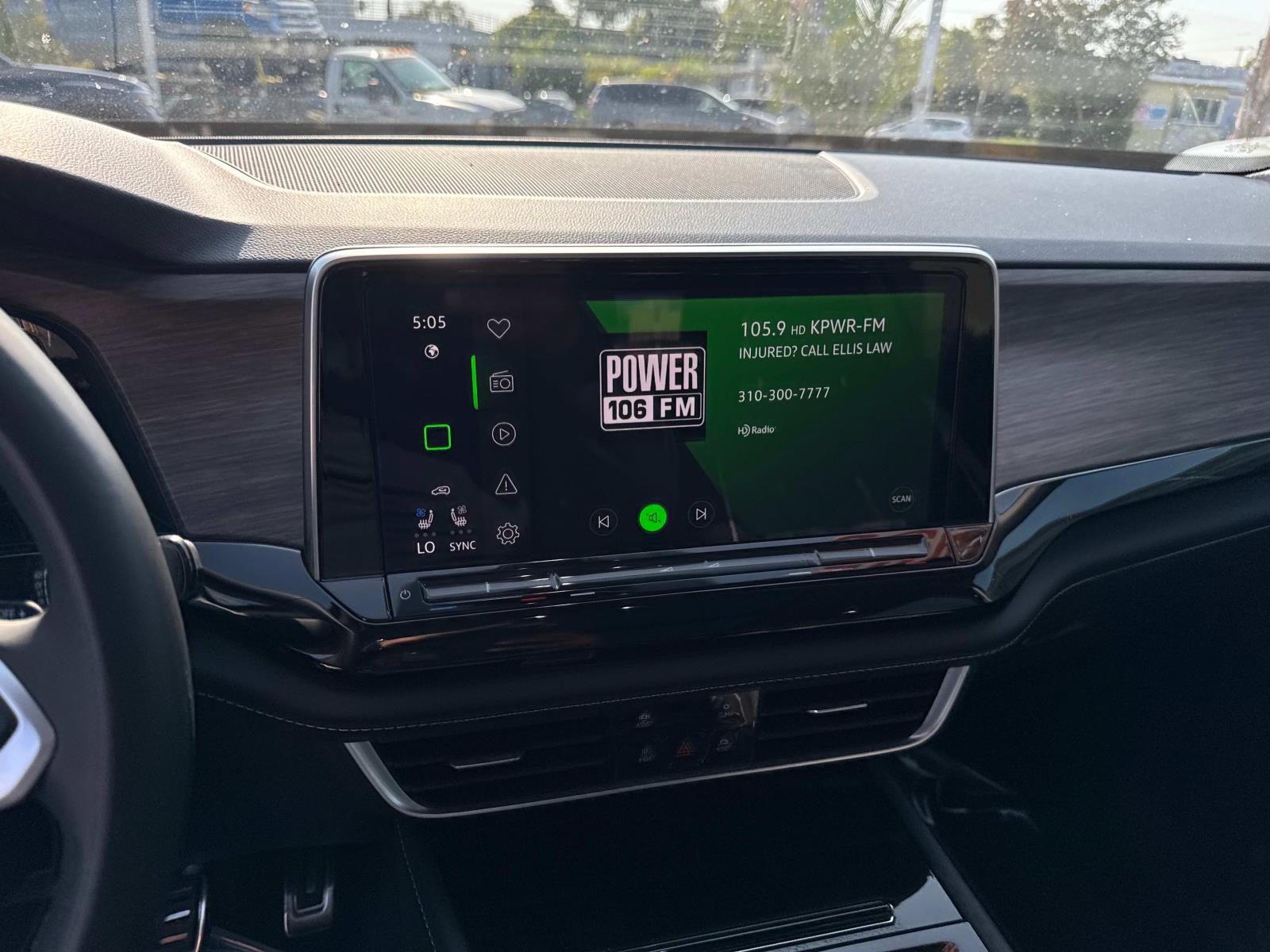 2025 Volkswagen Atlas SEL Premium R-Line - Photo 23