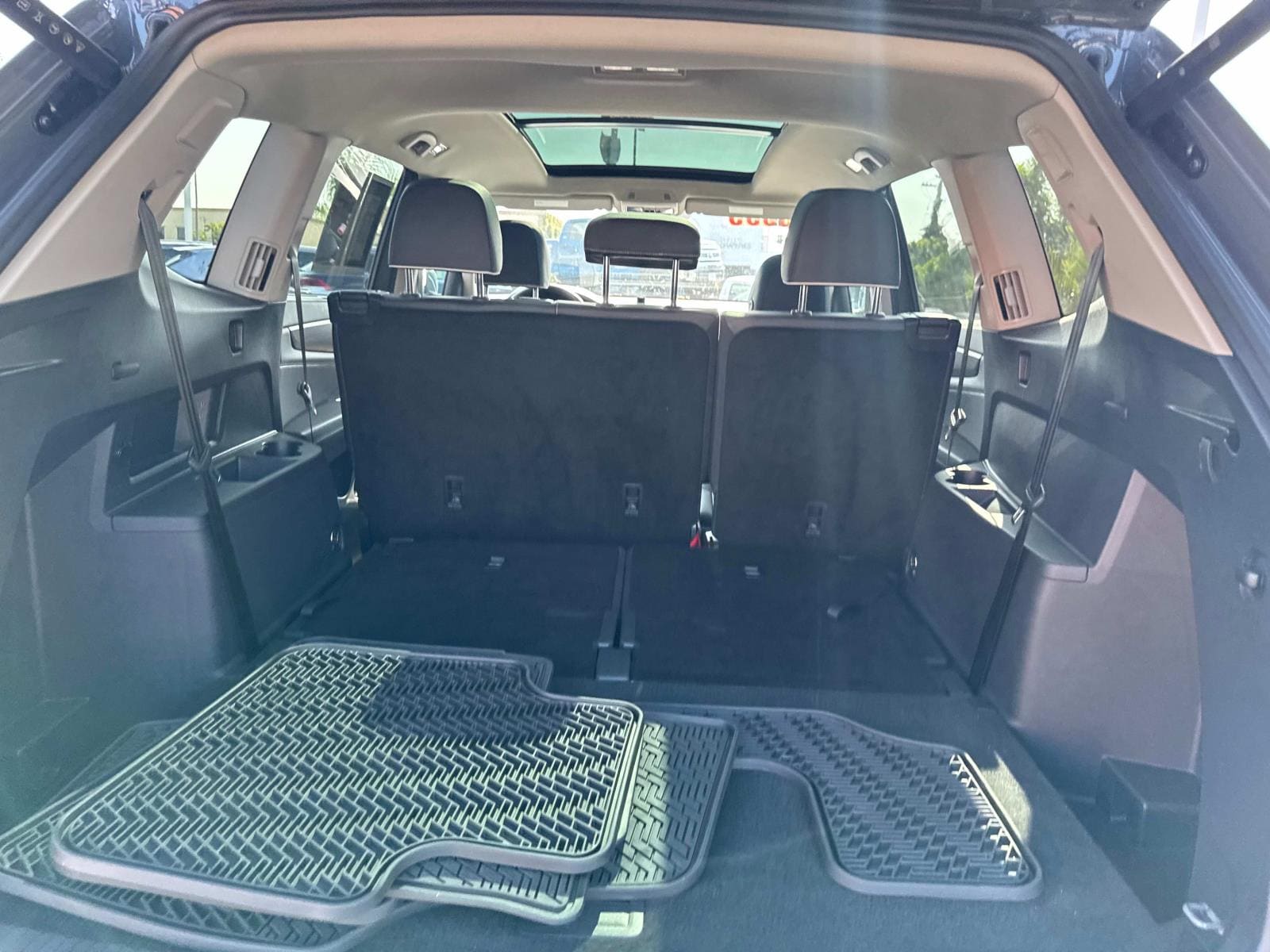 2025 Volkswagen Atlas SEL Premium R-Line - Photo 8