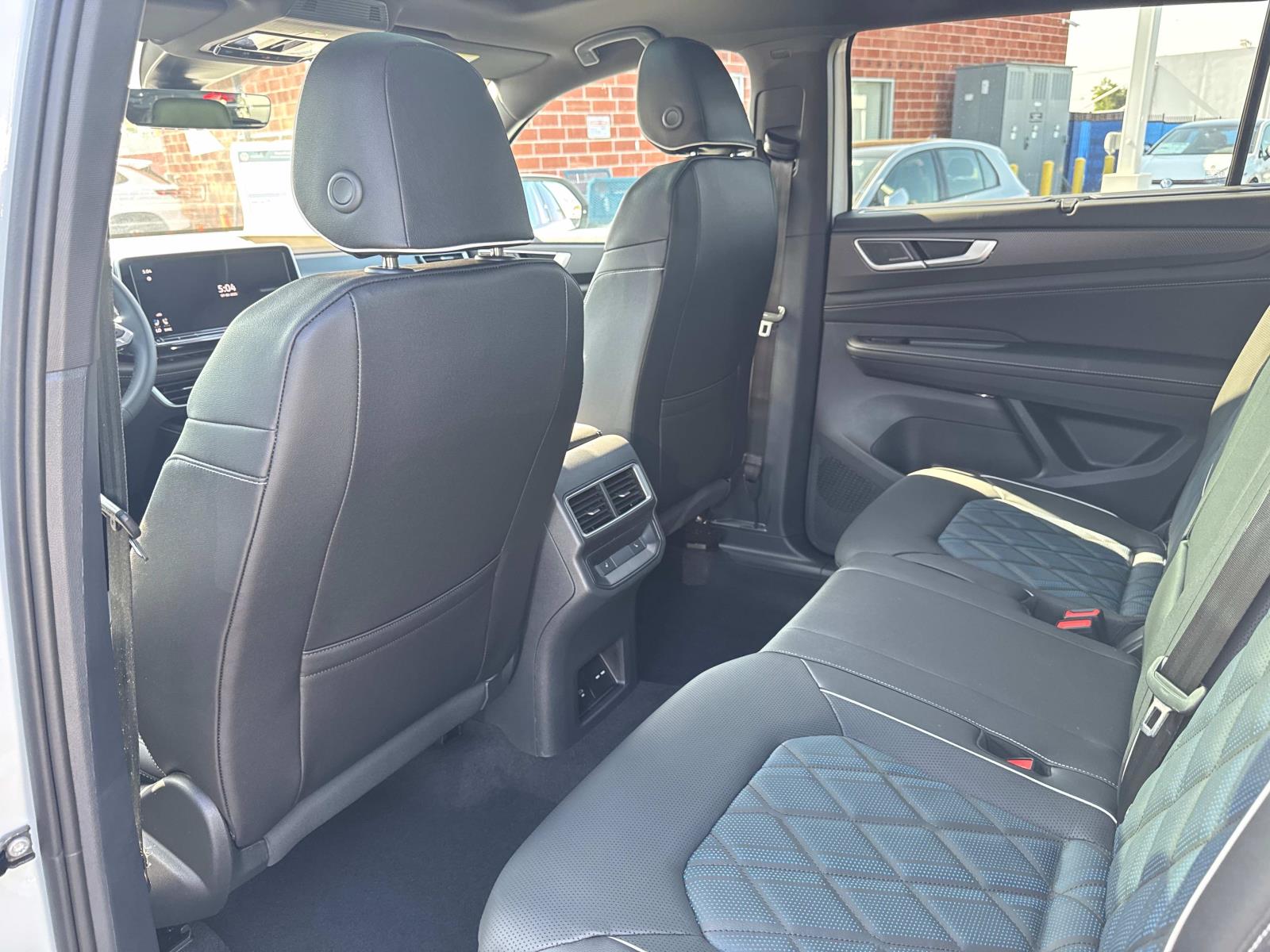 2025 Volkswagen Atlas Cross Sport SEL Premium R-LINE - Photo 13