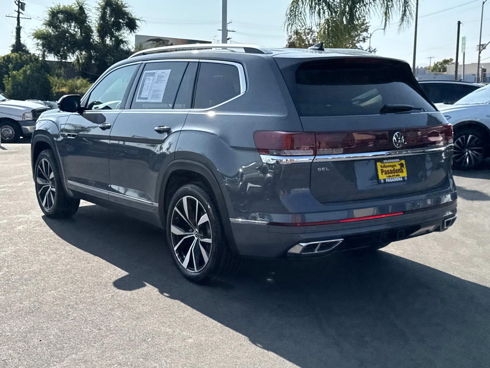2025 Volkswagen Atlas SE Premium R-Line photo 4