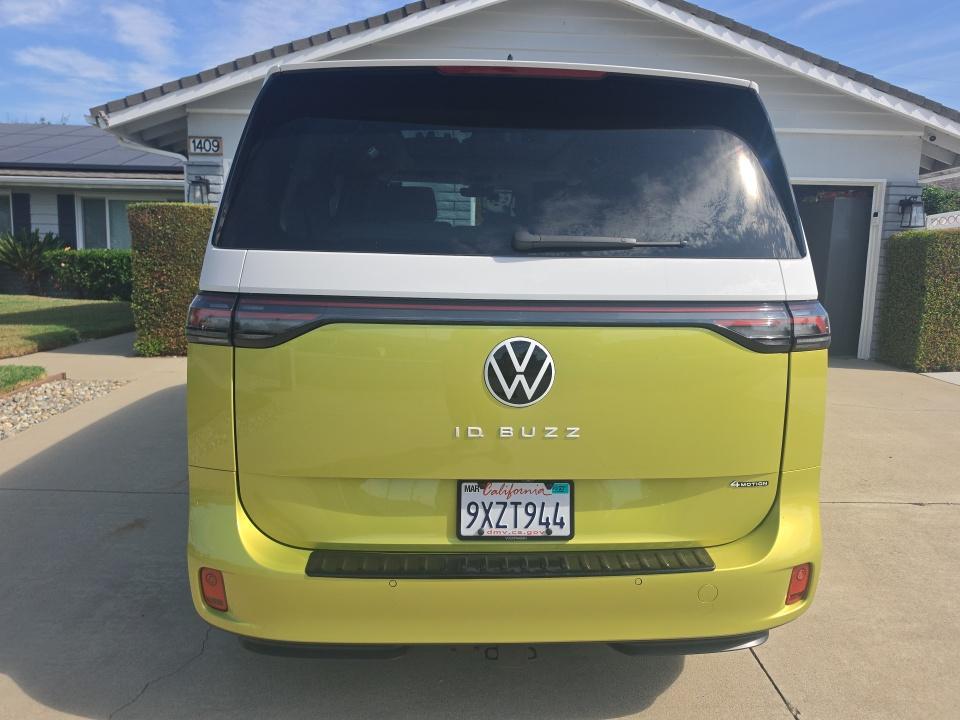 2025 Volkswagen ID. Buzz Pro S Plus — photo 1 of 12