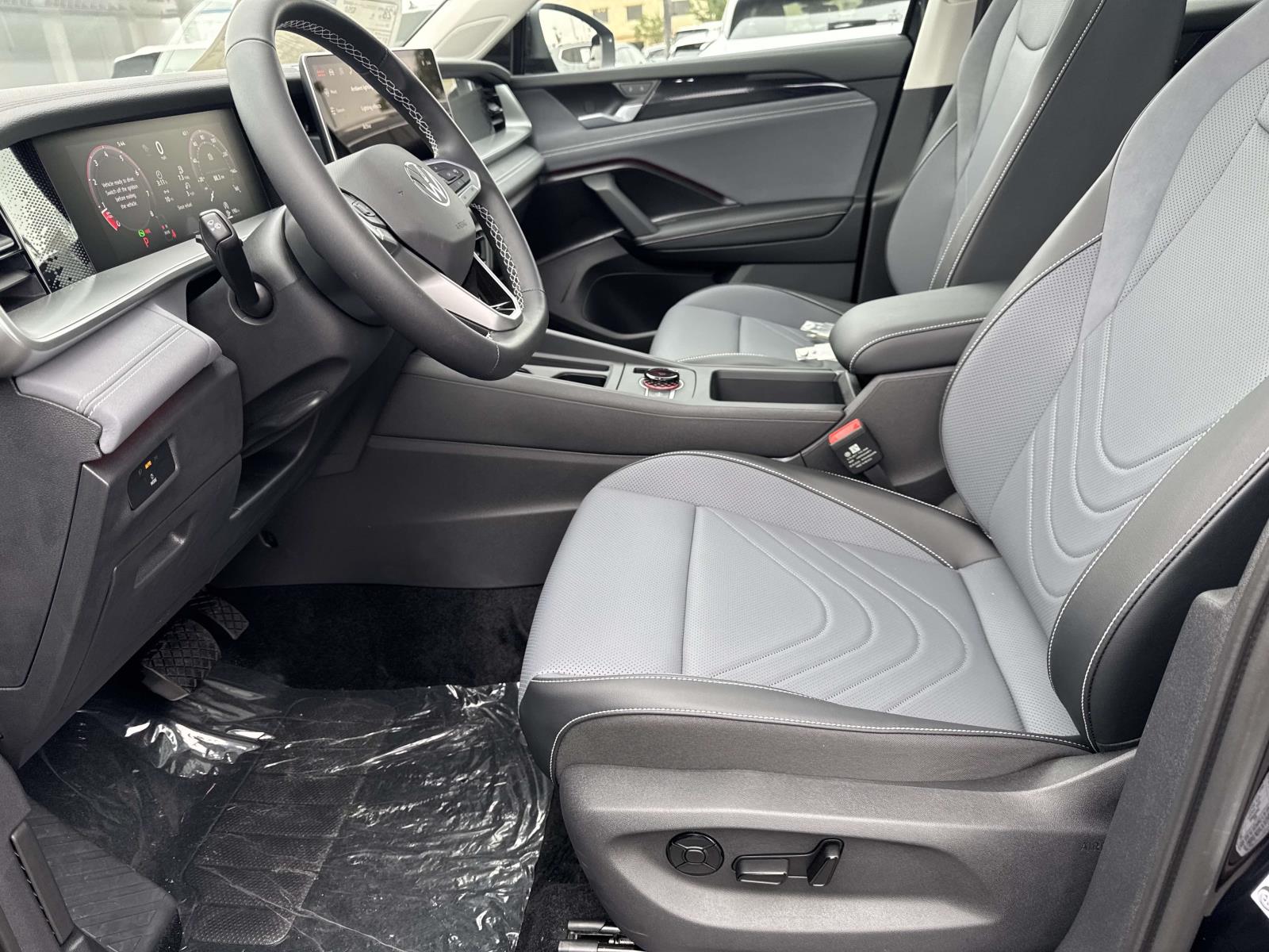 2026 Volkswagen Tiguan SE - Photo 13