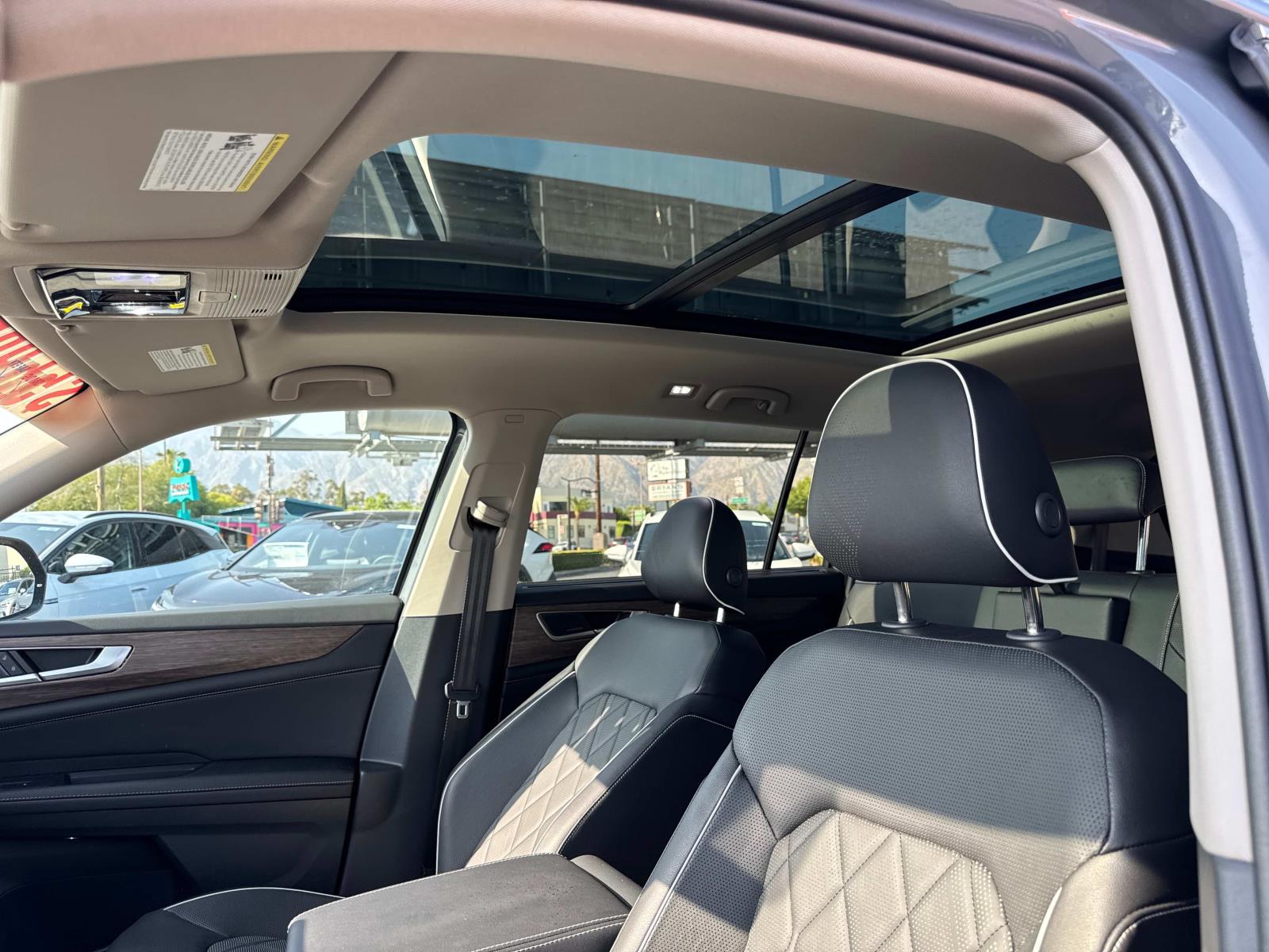 2025 Volkswagen Atlas SEL Premium R-Line - Photo 18