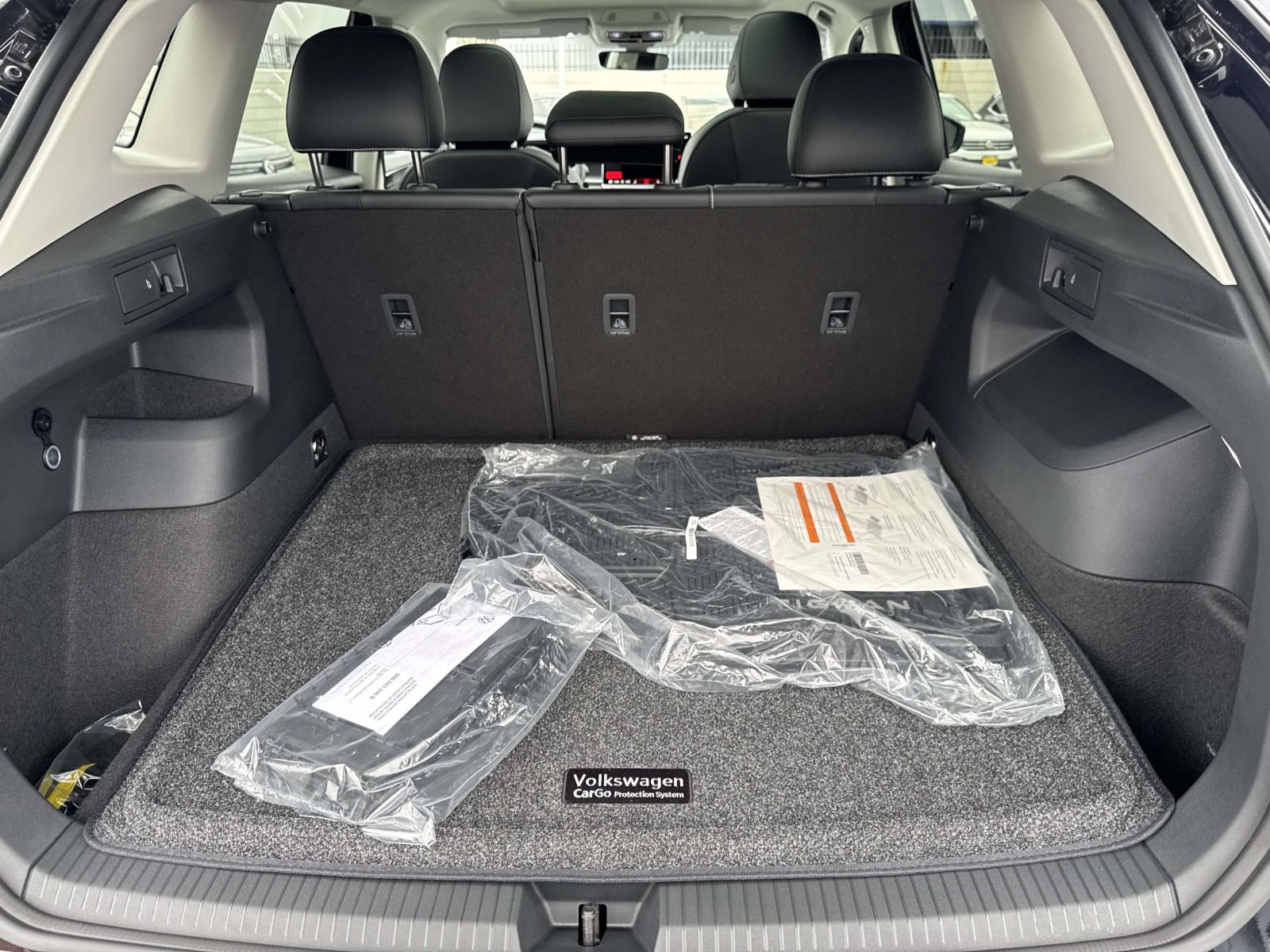 2026 Volkswagen Tiguan SE - Photo 5