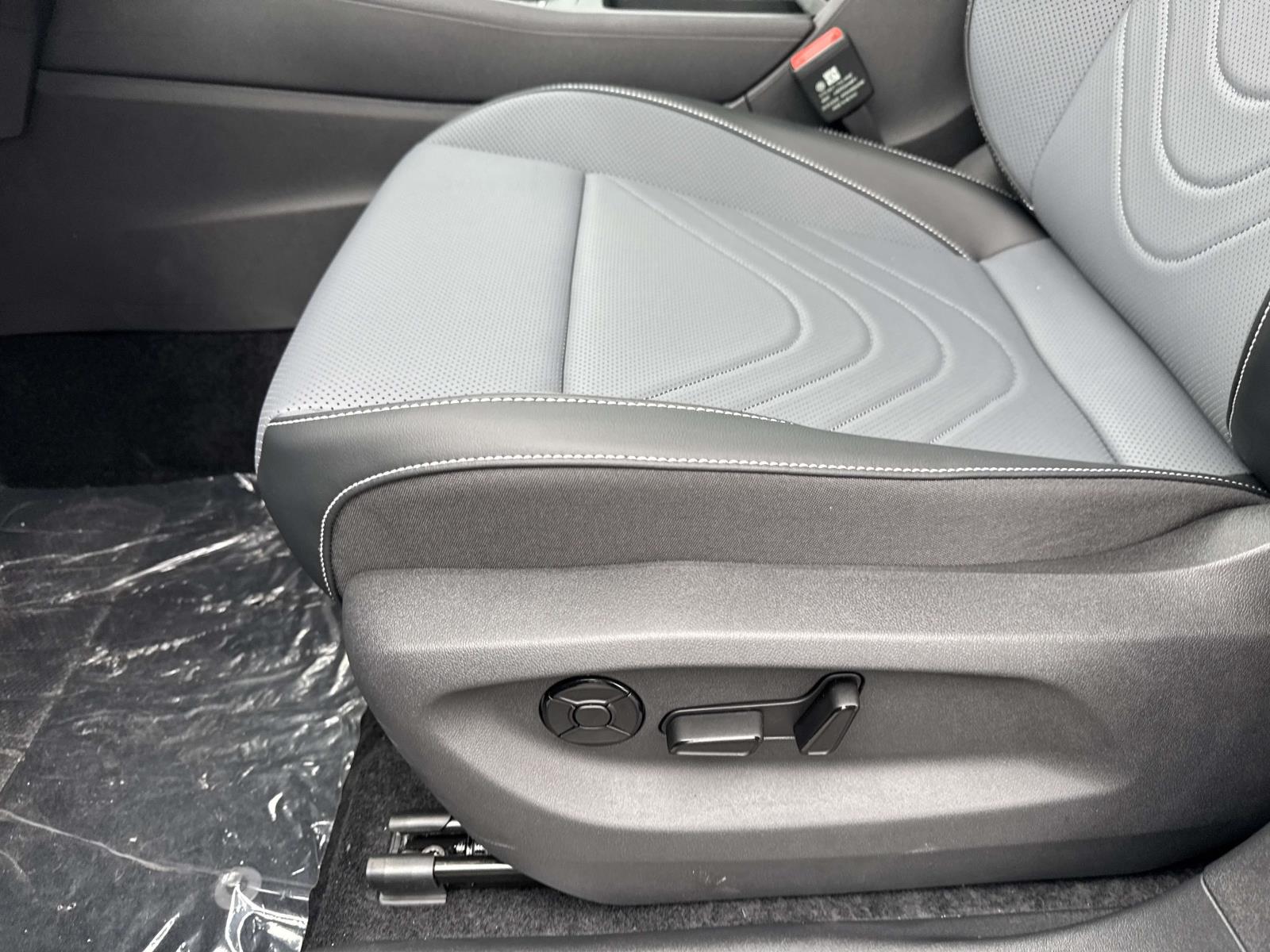 2026 Volkswagen Tiguan SE - Photo 14
