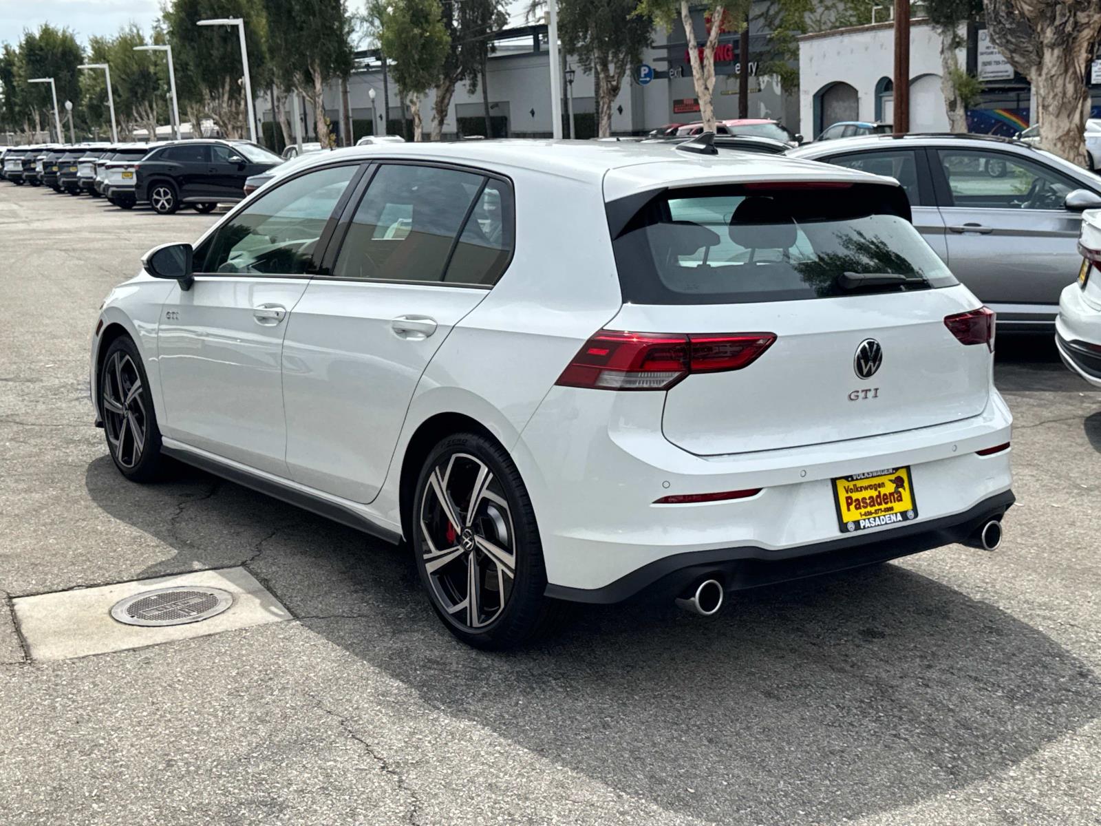 2025 Volkswagen Golf GTI SE photo 3