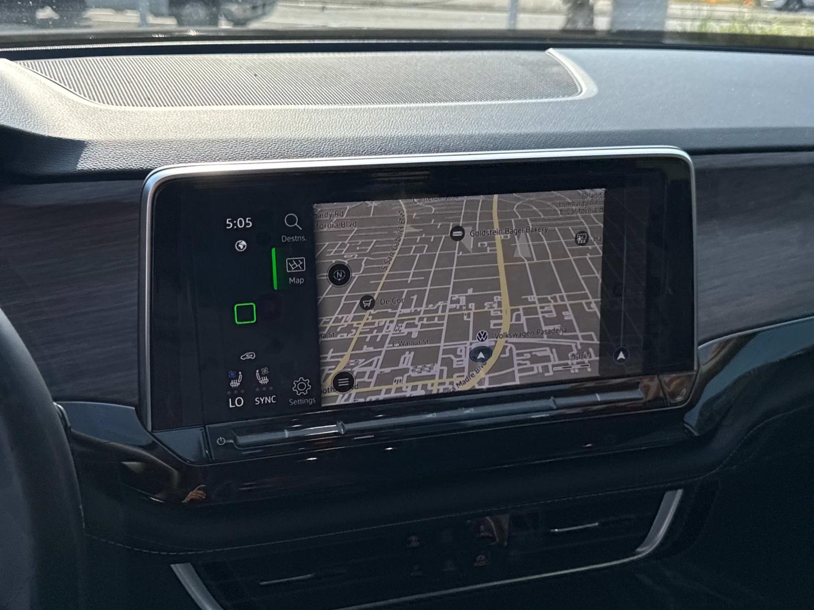 2025 Volkswagen Atlas SEL Premium R-Line - Photo 28