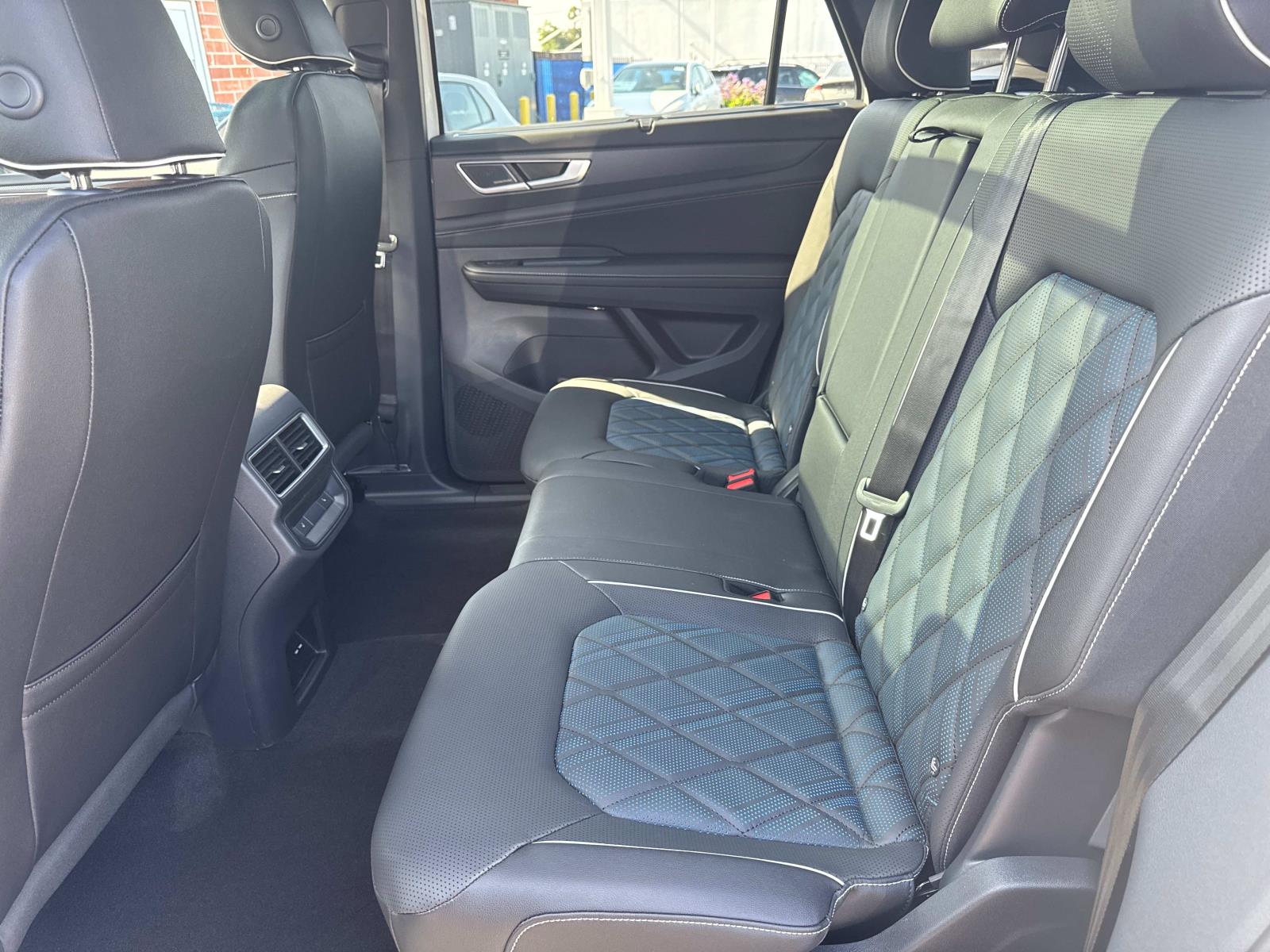 2025 Volkswagen Atlas Cross Sport SEL Premium R-LINE - Photo 14