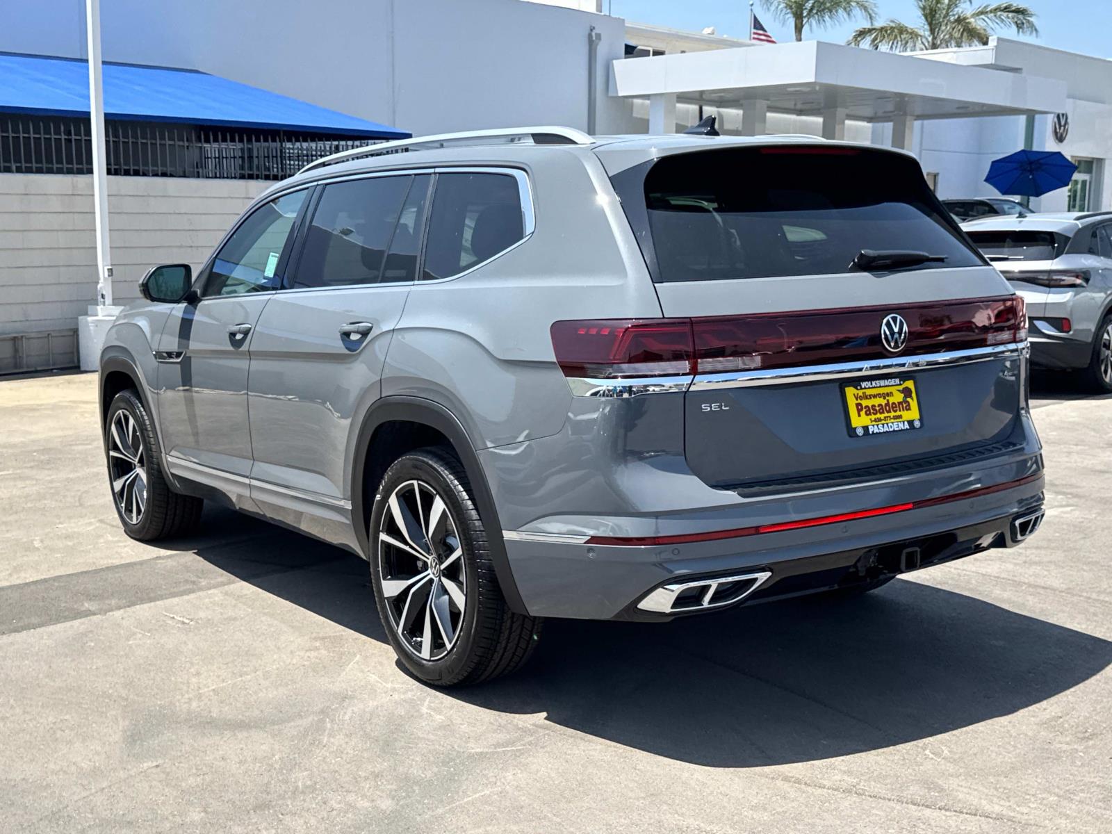 2025 Volkswagen Atlas SE Premium R-Line photo 4