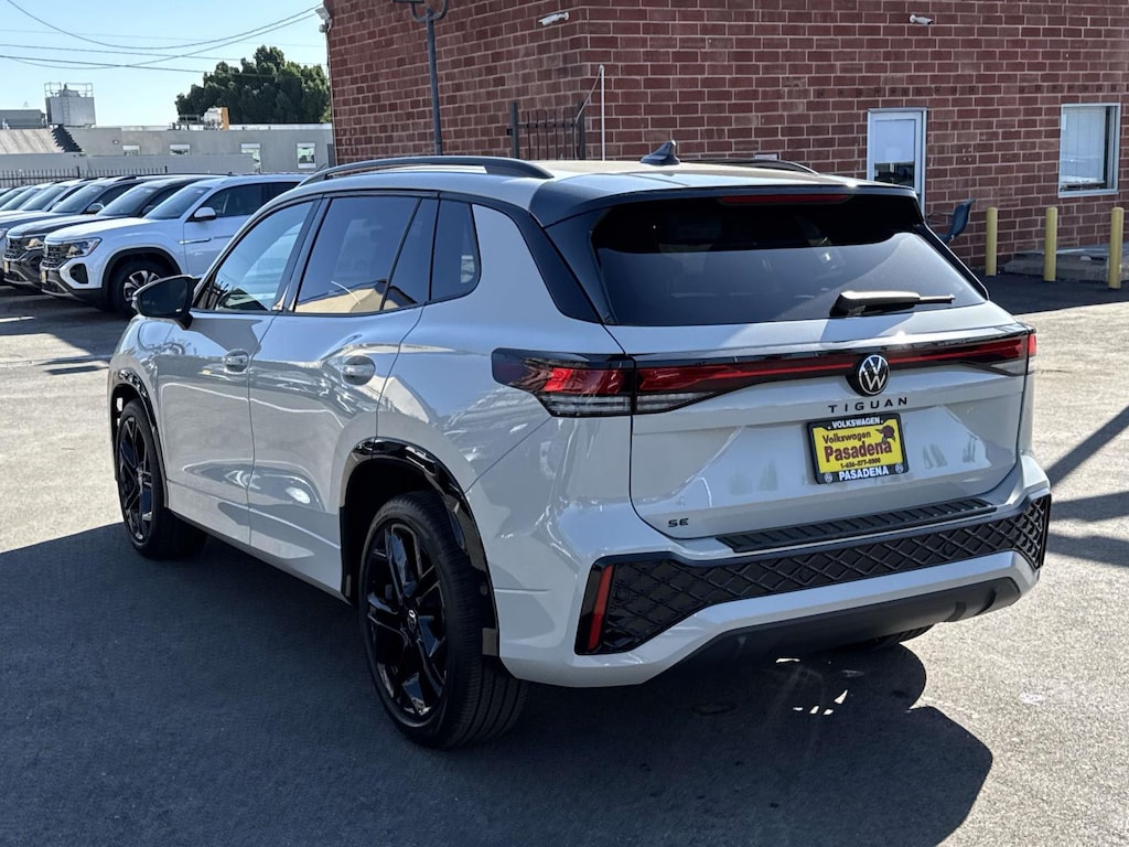 New 2026 Volkswagen Tiguan 2.0T SE R-Line Black Sport Utility