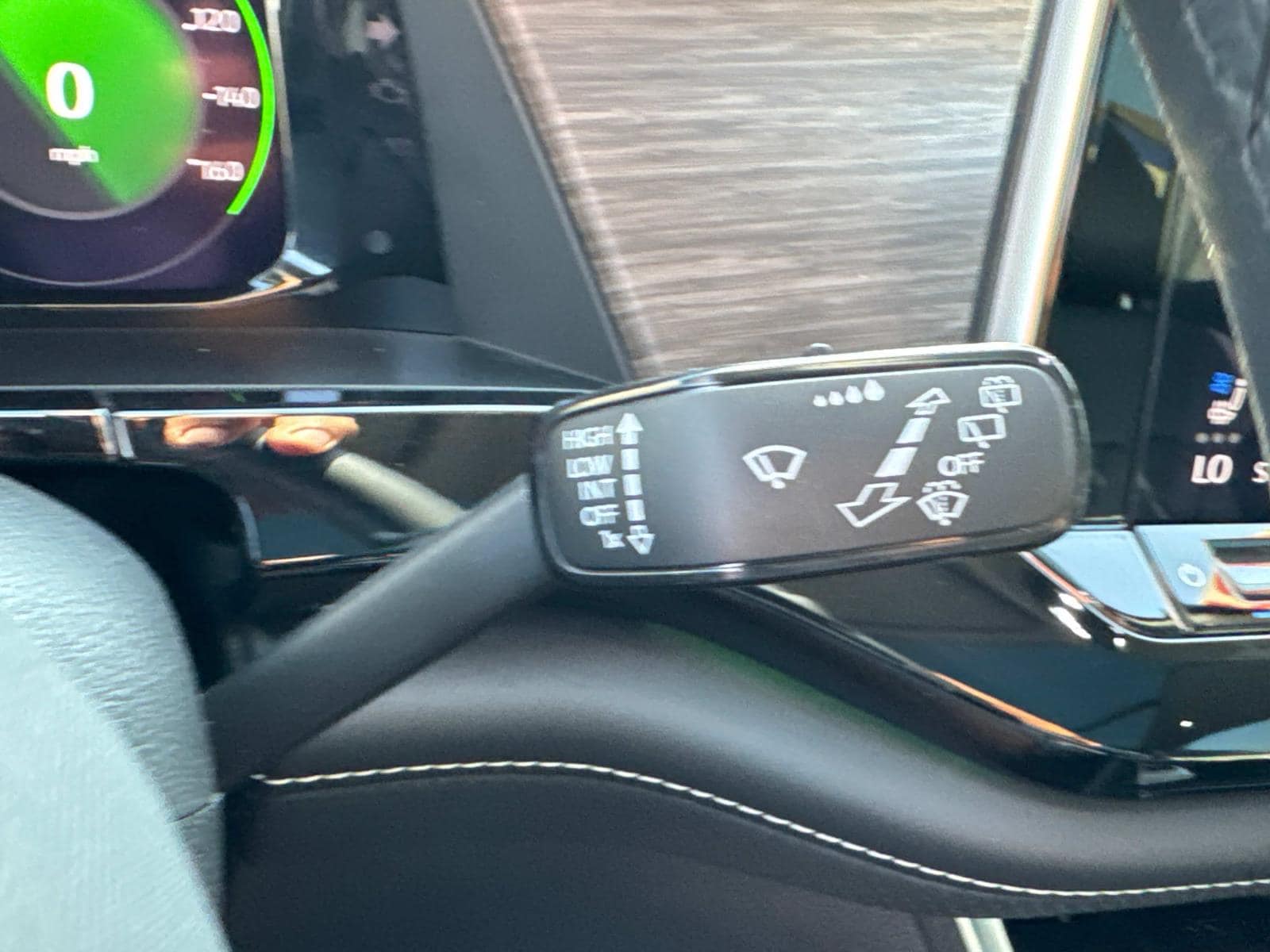 2025 Volkswagen Atlas SEL Premium R-Line - Photo 29