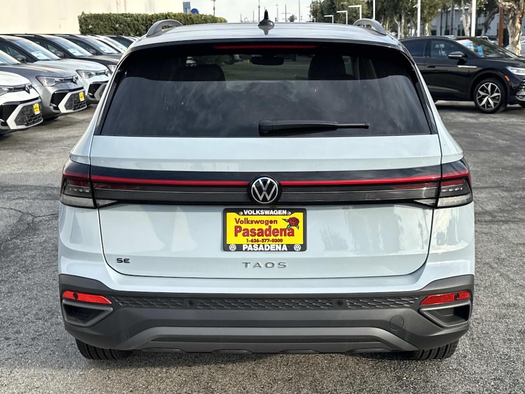 New 2026 Volkswagen Taos 1.5T SE Black Sport Utility
