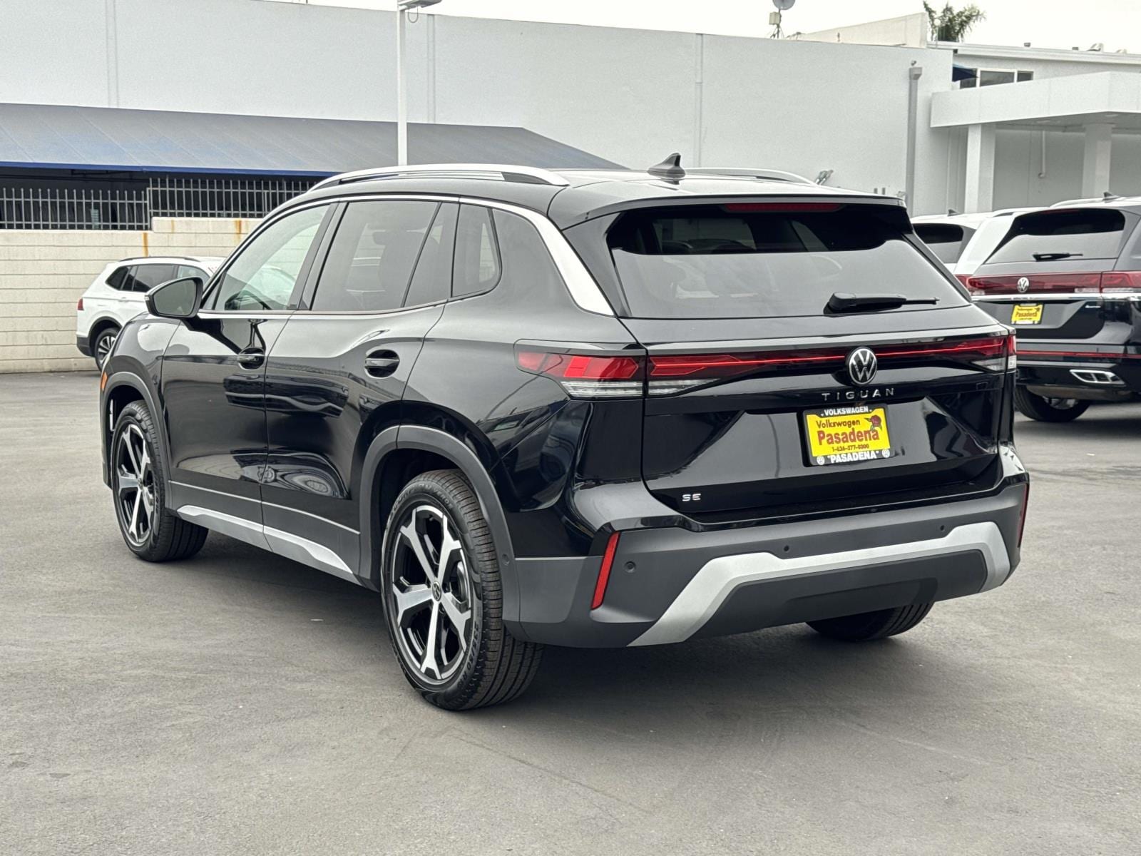 2026 Volkswagen Tiguan SE - Photo 3