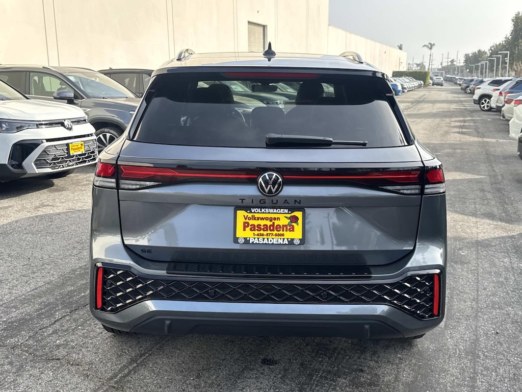 New 2026 Volkswagen Tiguan 2.0T SE R-Line Black Sport Utility