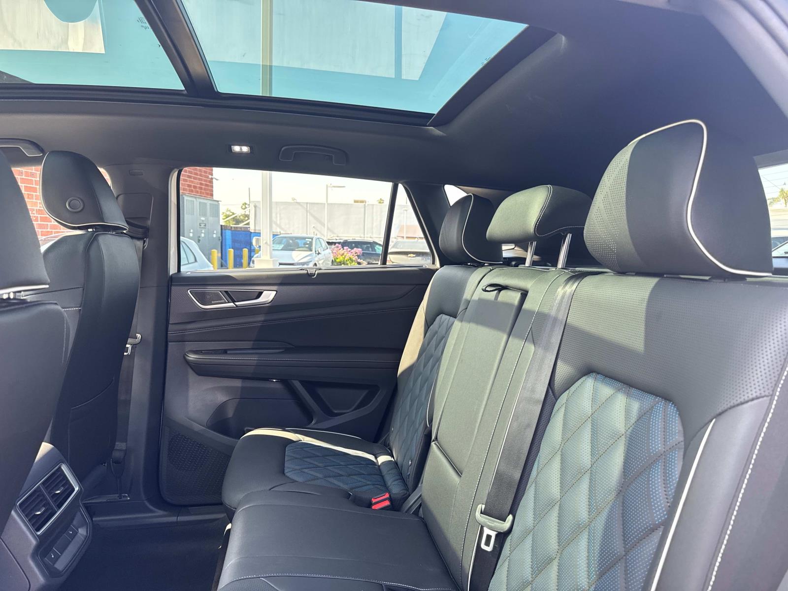 2025 Volkswagen Atlas Cross Sport SEL Premium R-LINE - Photo 15