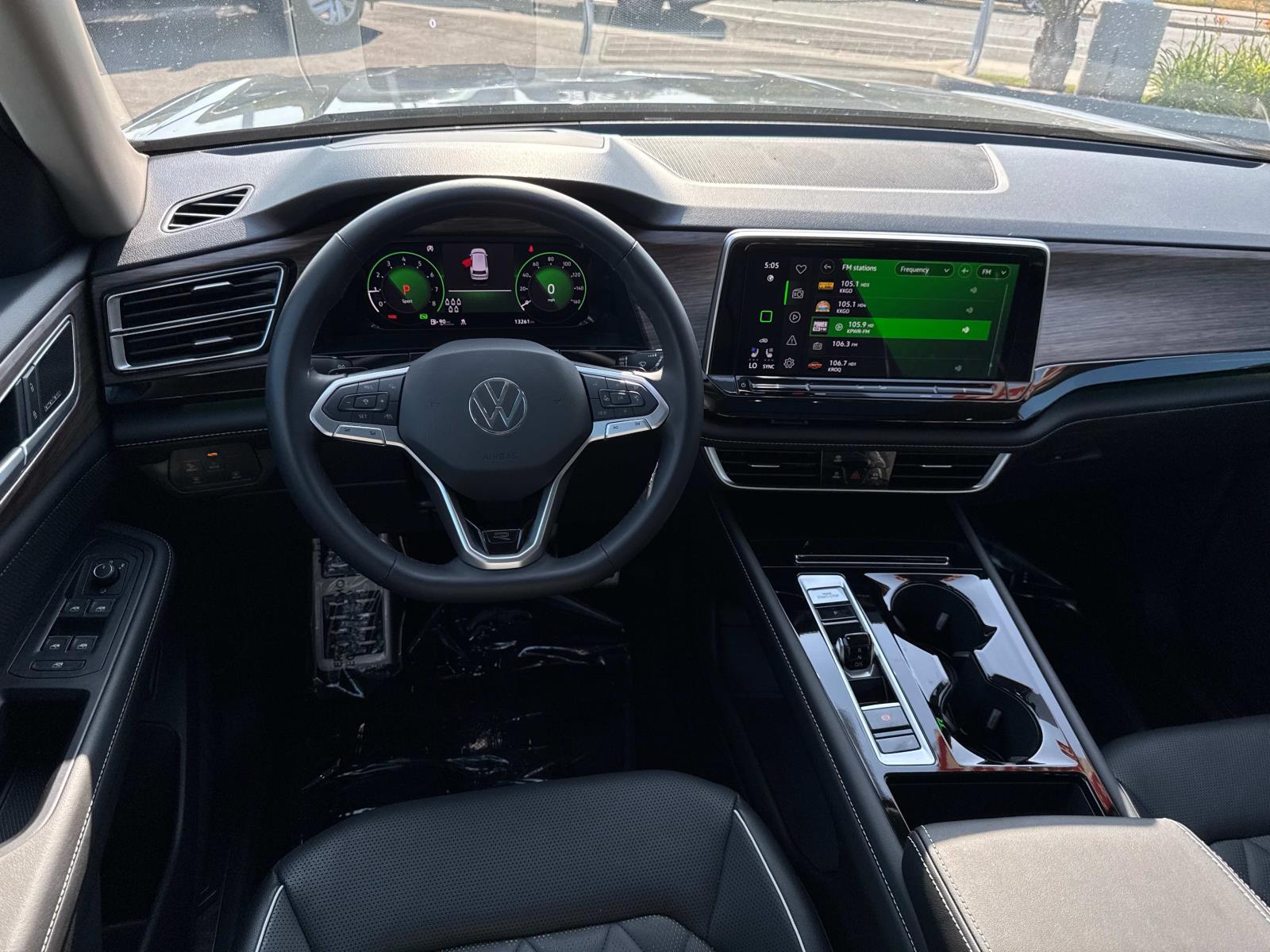 2025 Volkswagen Atlas SEL Premium R-Line - Photo 11