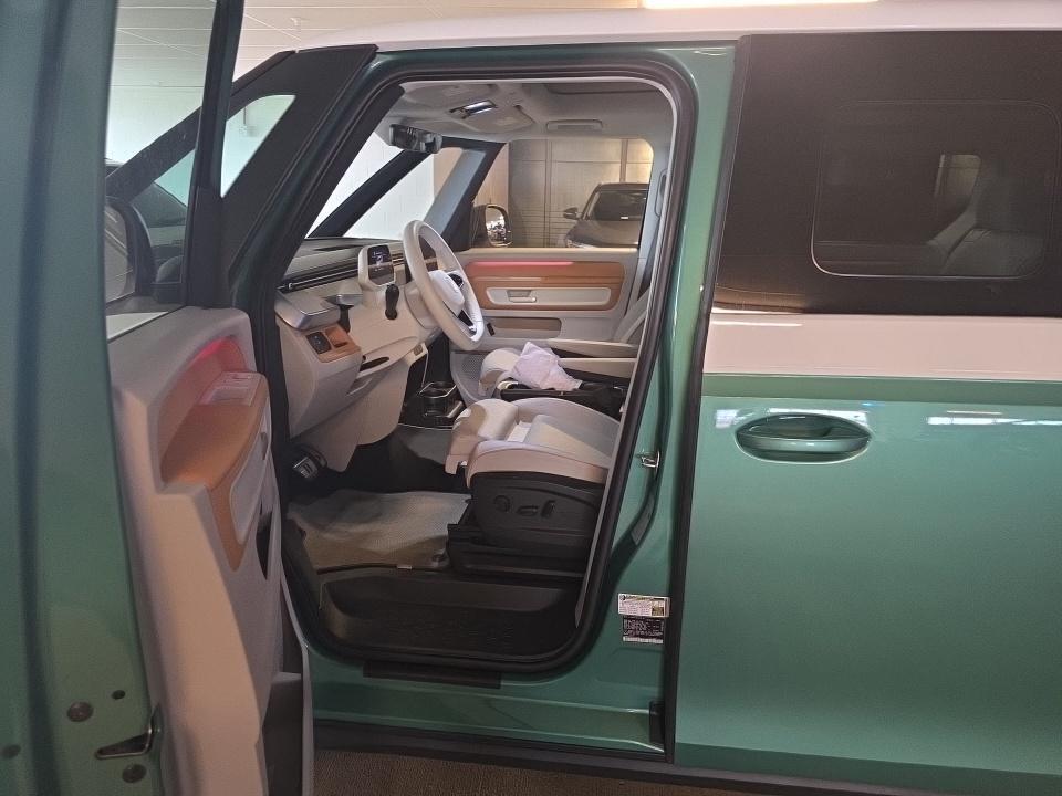 Used 2025 Volkswagen ID. Buzz PRO S PLus with VIN WVGNYVEB1SH056275 for sale in Pasadena, CA