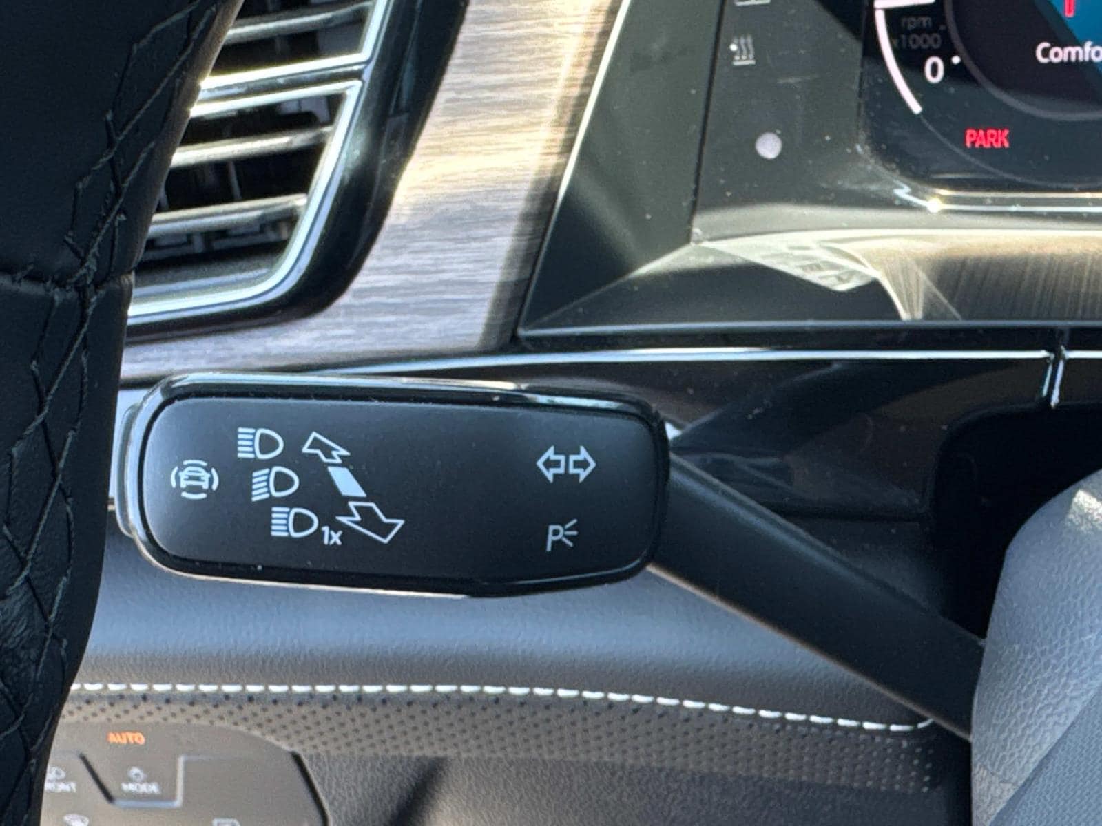 2025 Volkswagen Atlas SEL Premium R-Line - Photo 23