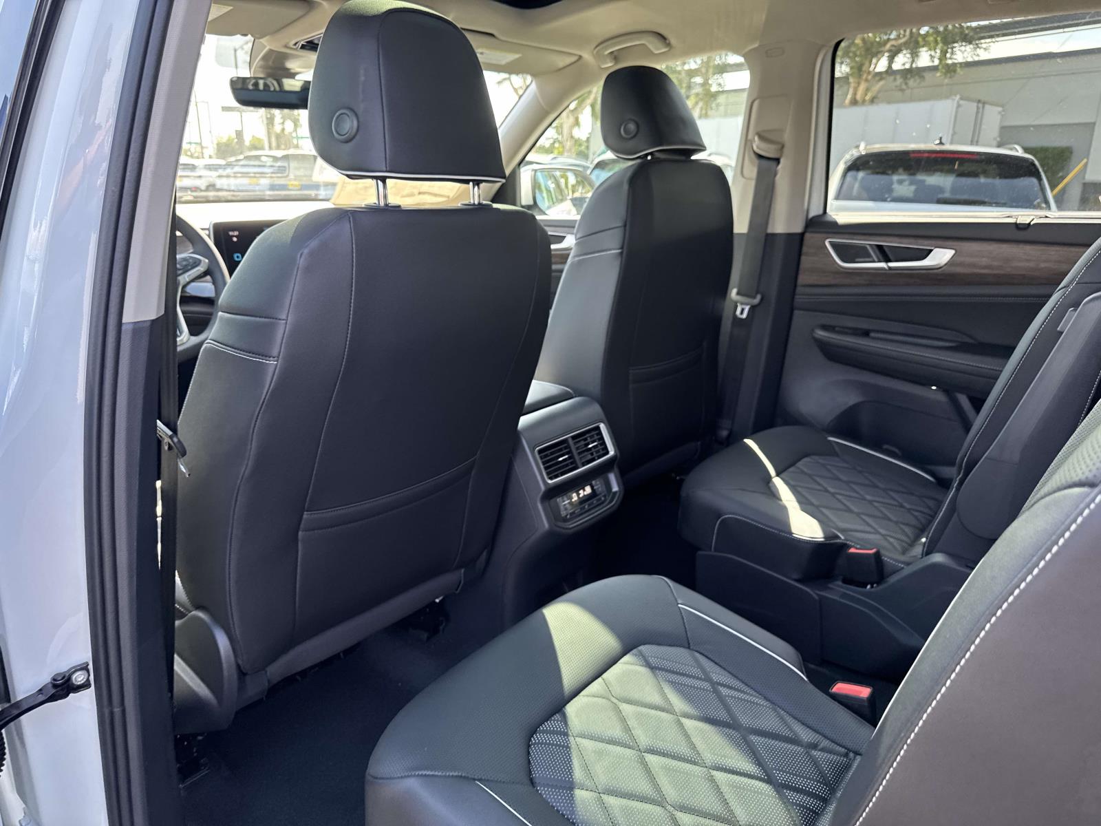 2026 Volkswagen Atlas SE w/Tech - Photo 8