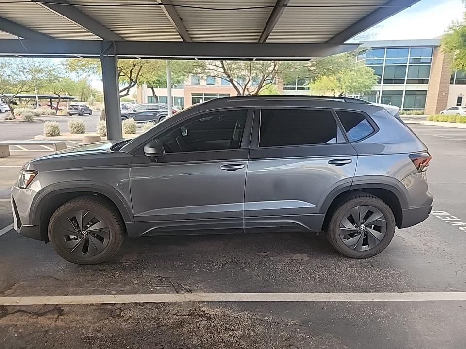 2025 Volkswagen Taos S's photo