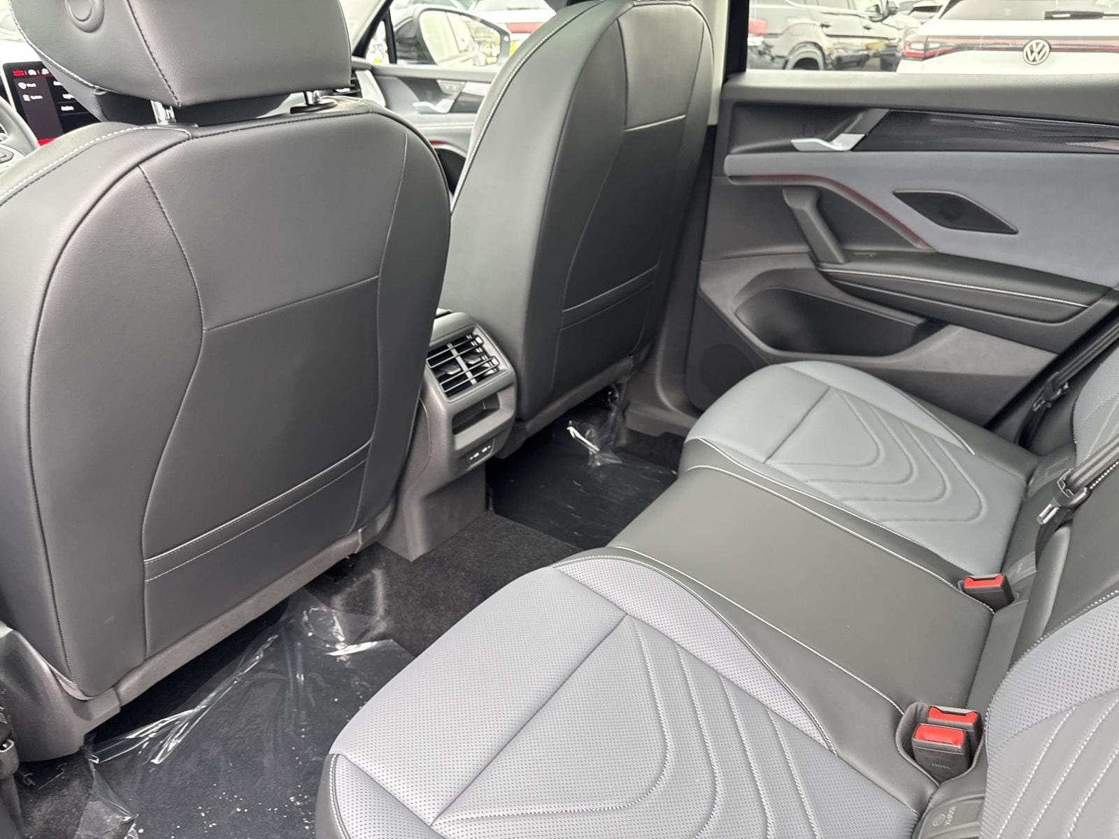 2026 Volkswagen Tiguan SE - Photo 10