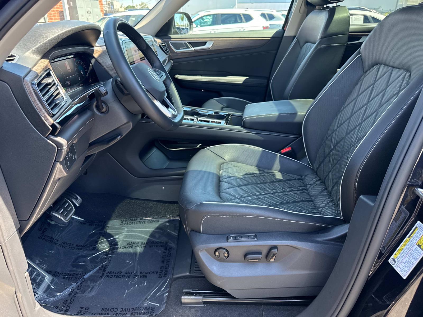 2025 Volkswagen Atlas SEL Premium R-Line - Photo 17