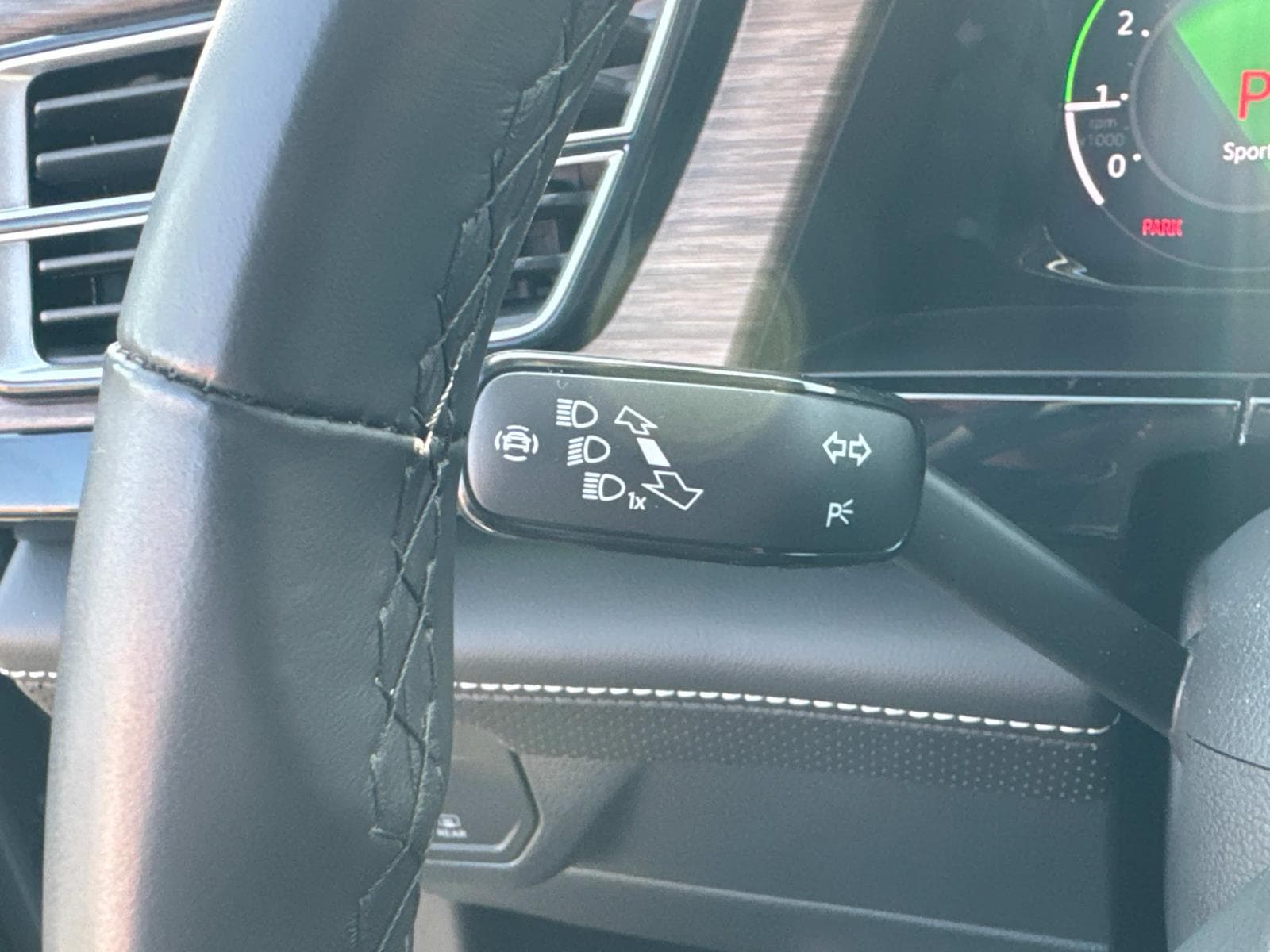 2025 Volkswagen Atlas SEL Premium R-Line - Photo 30