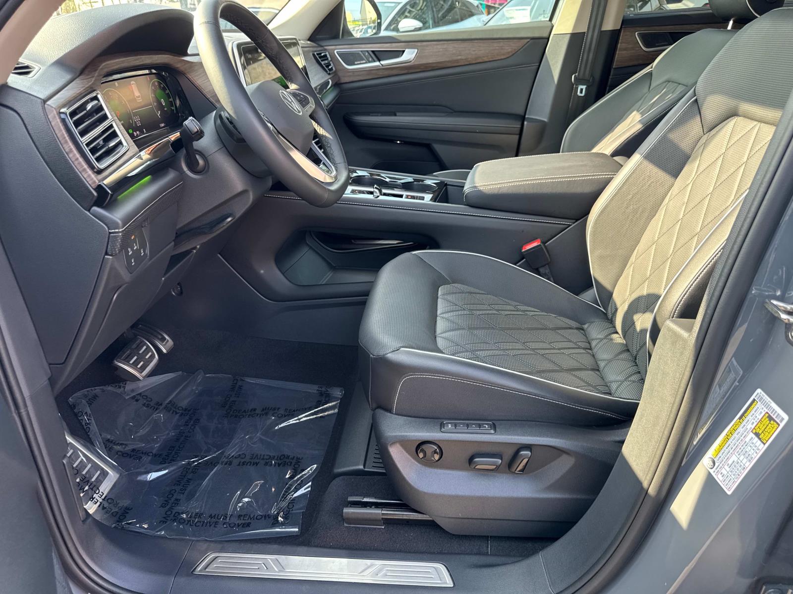 2025 Volkswagen Atlas SEL Premium R-Line - Photo 17