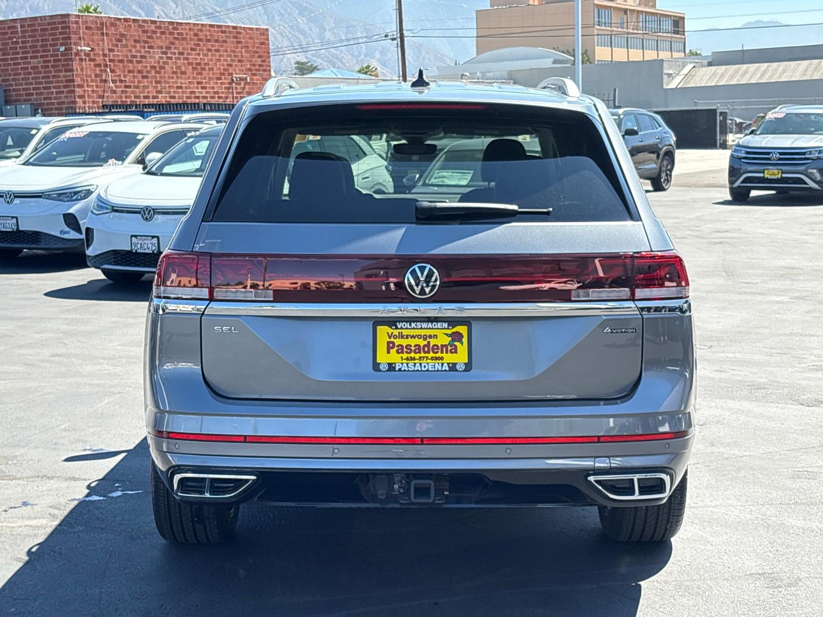 2025 Volkswagen Atlas SEL Premium R-Line photo 3