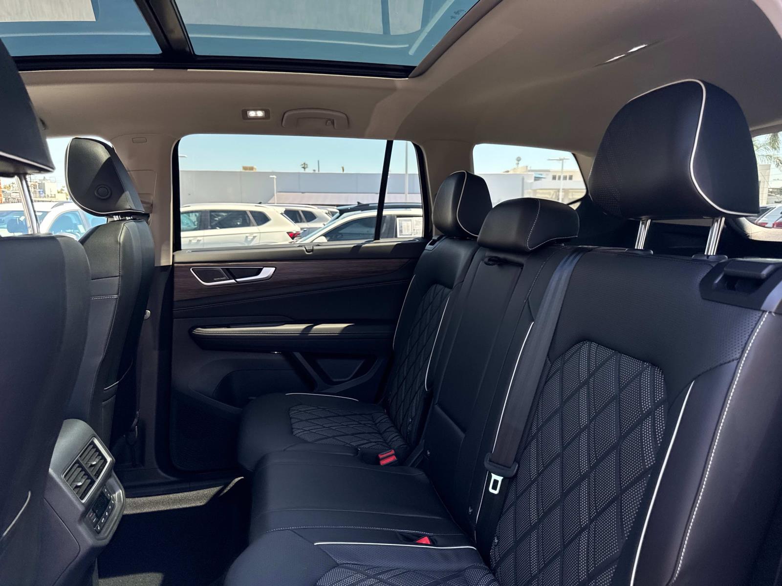 2025 Volkswagen Atlas SEL Premium R-Line - Photo 14