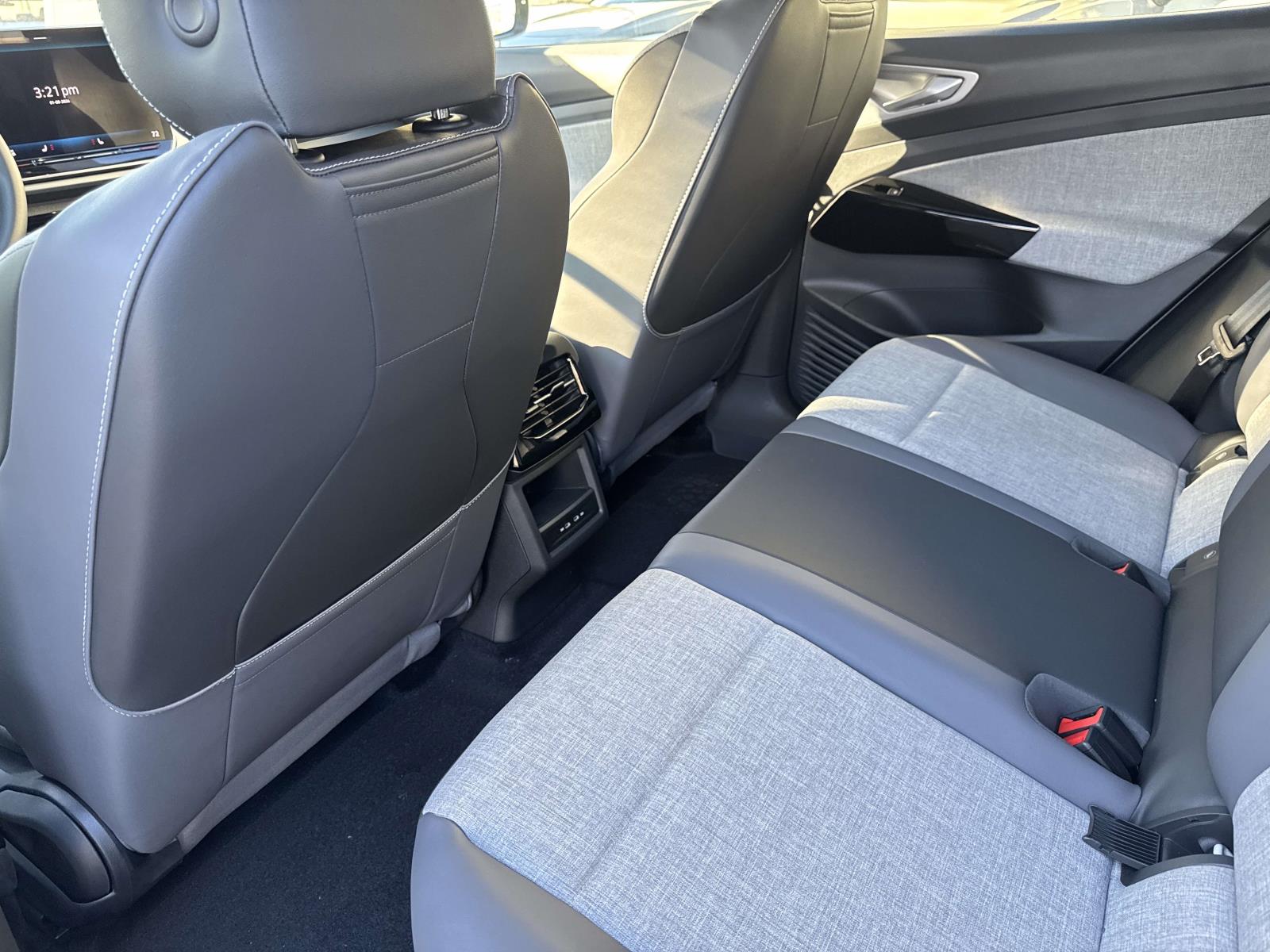 2026 Volkswagen ID.4 PRO - Photo 9