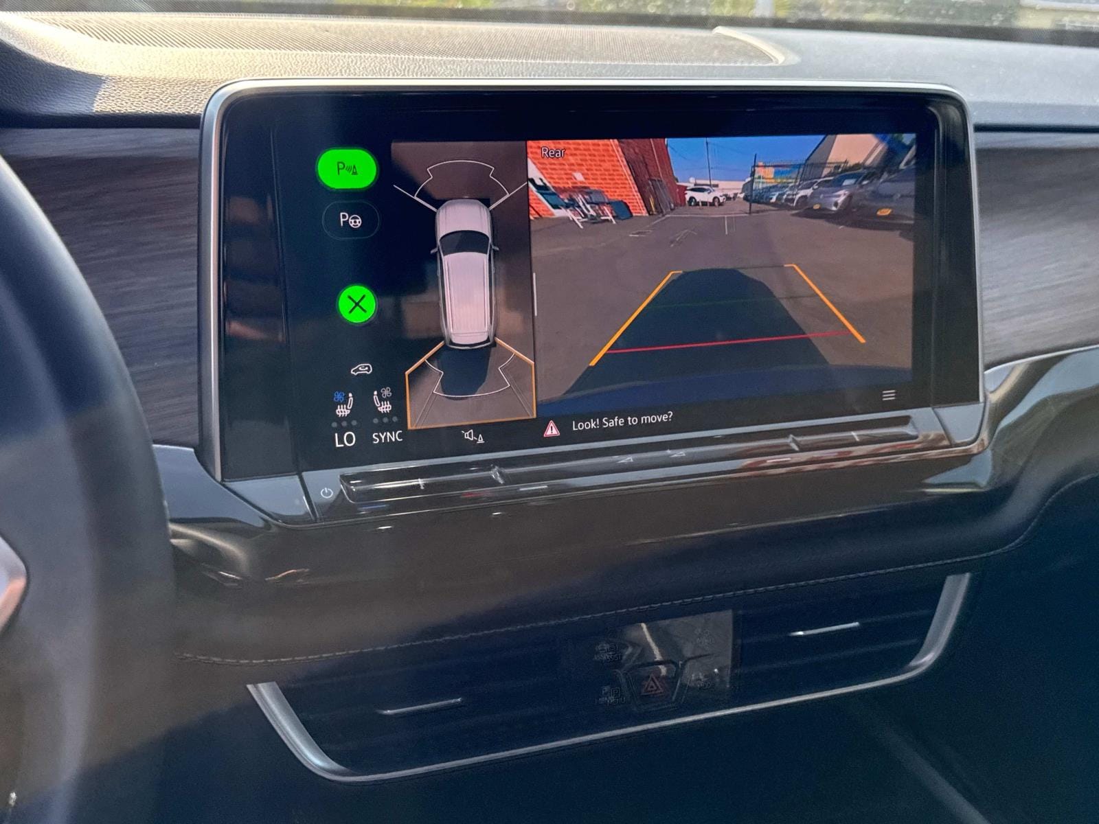 2025 Volkswagen Atlas SEL Premium R-Line - Photo 27