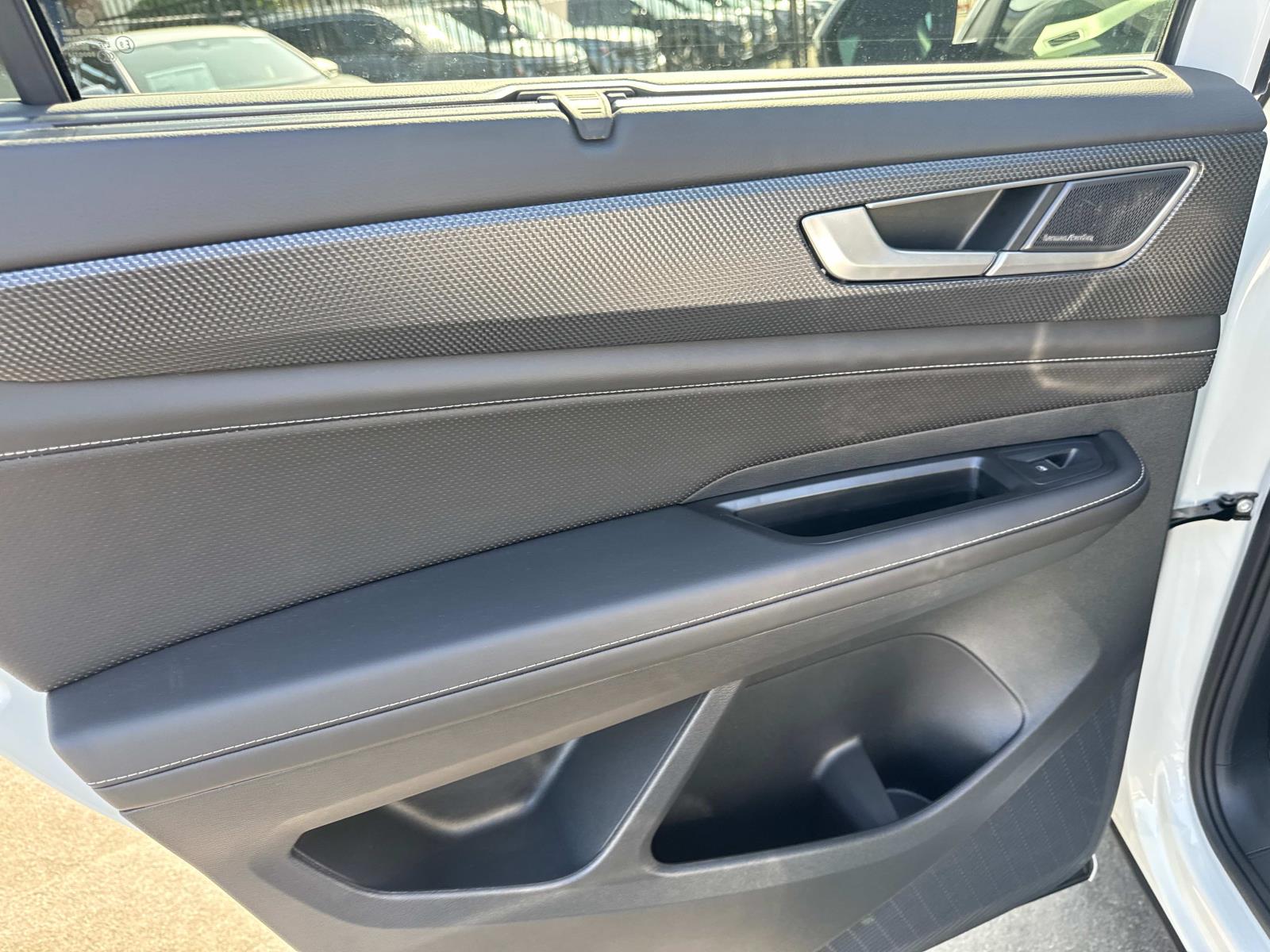 2025 Volkswagen Atlas Cross Sport SEL Premium R-LINE - Photo 11