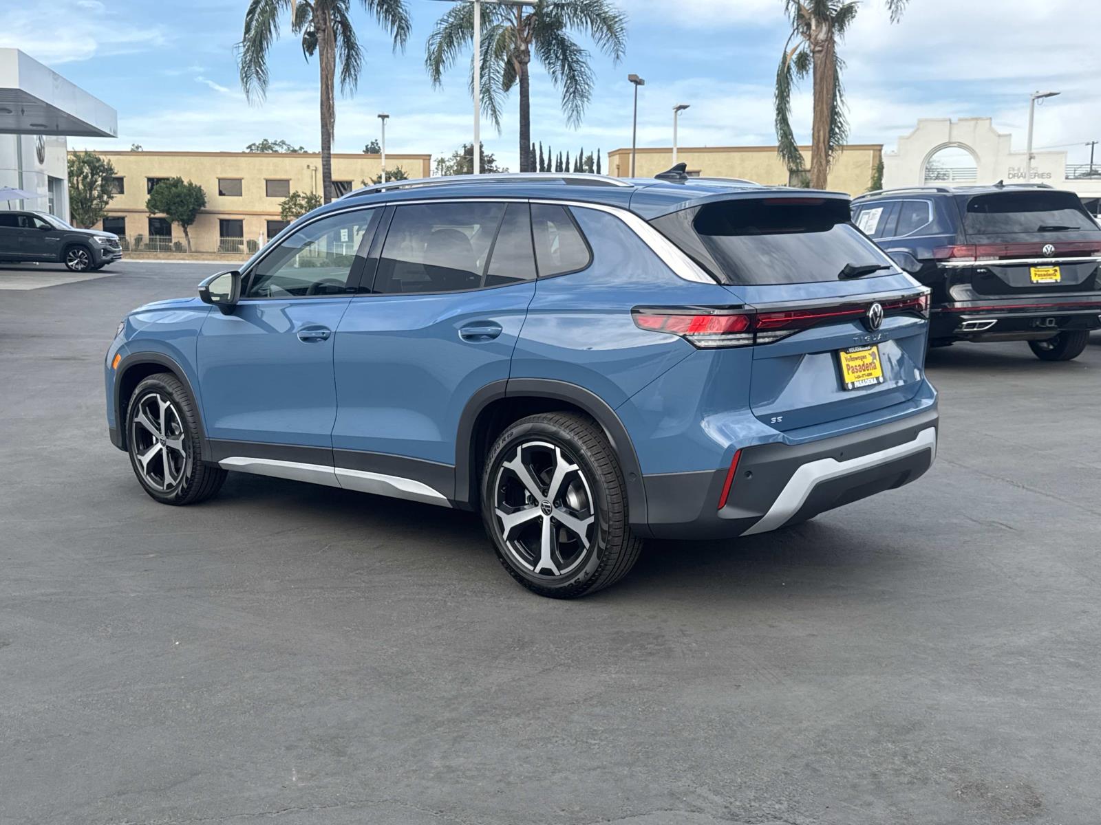 2026 Volkswagen Tiguan SE photo 2