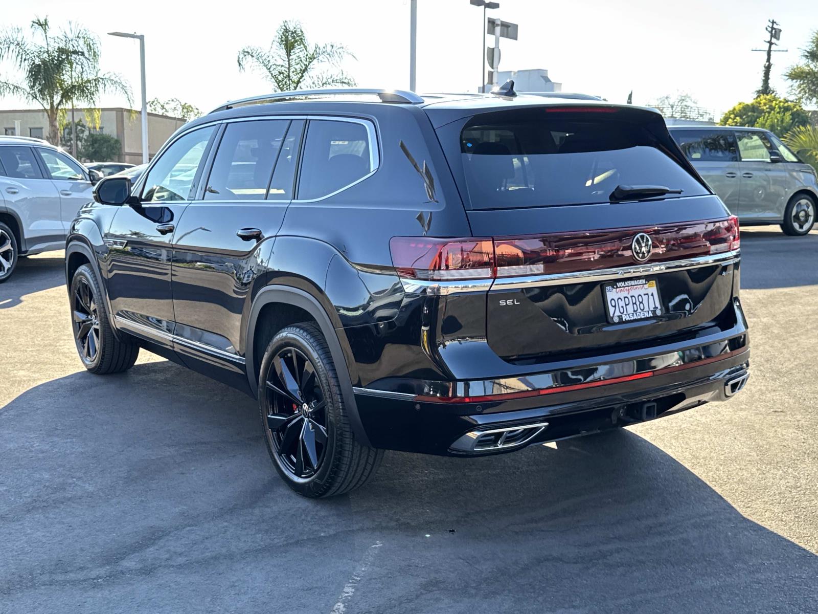 2024 Volkswagen Atlas SEL Premium R-Line photo 4