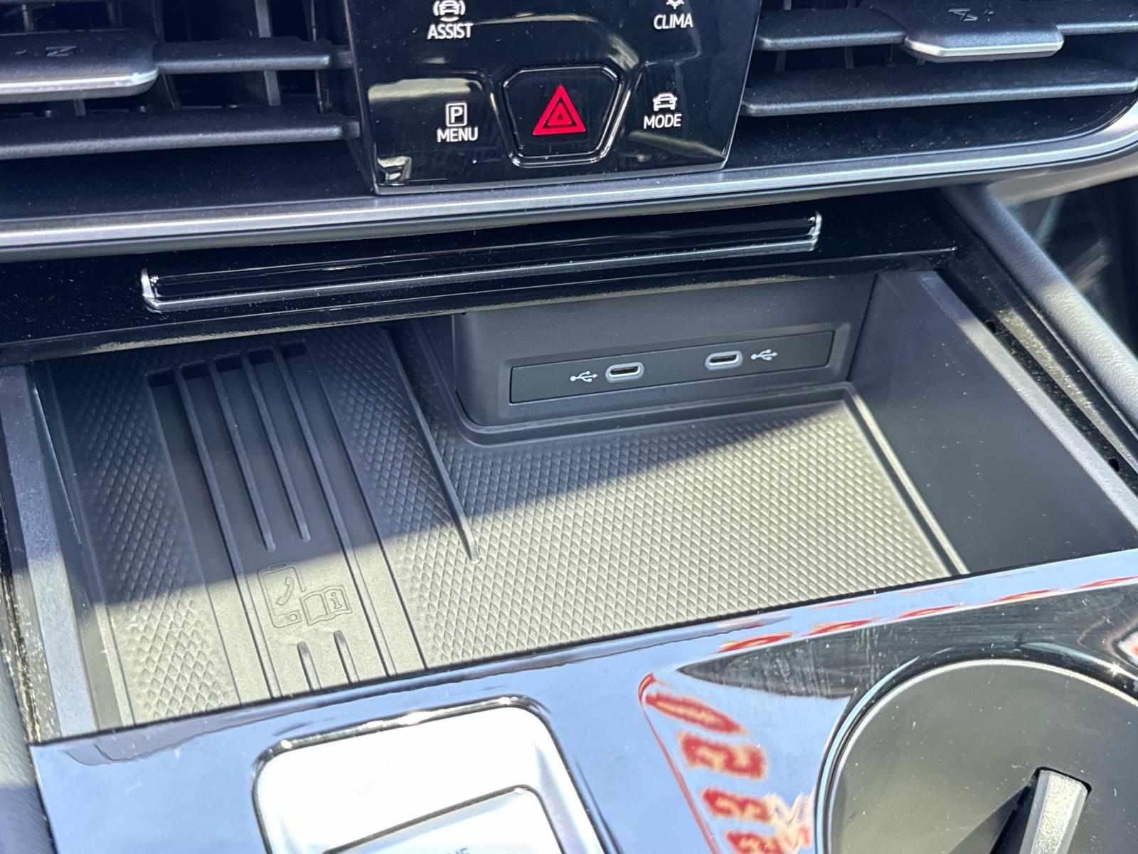 2025 Volkswagen Atlas SEL Premium R-Line - Photo 29