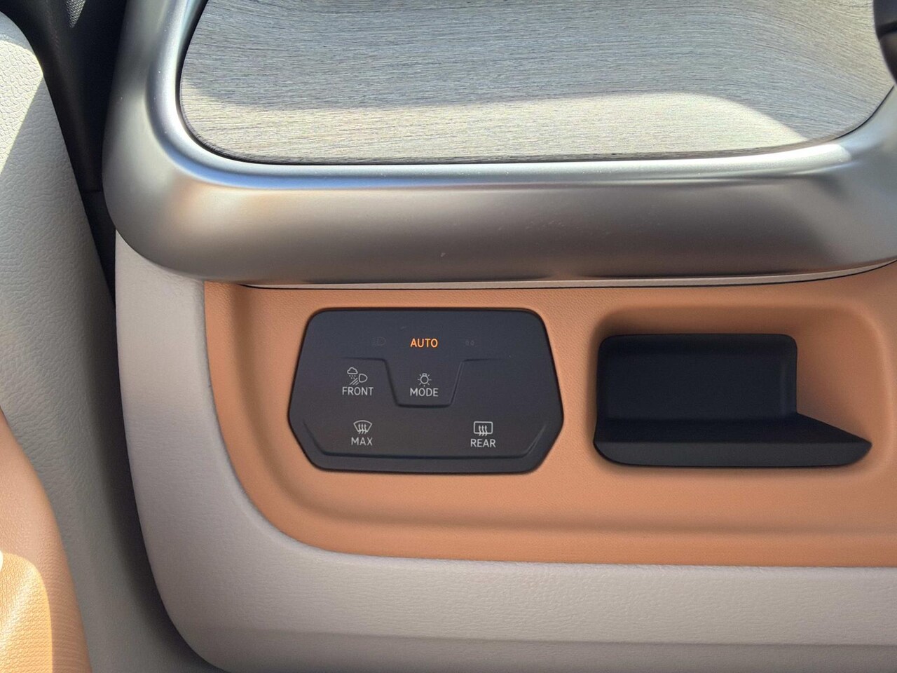 2025 Volkswagen ID. Buzz 1st Edition — photo 1 of 22