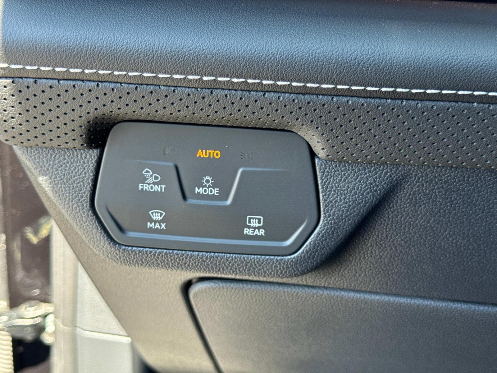 2025 Volkswagen Atlas SEL Premium R-Line - Photo 25