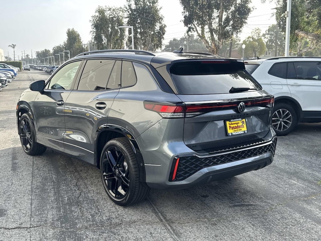 New 2026 Volkswagen Tiguan 2.0T SE R-Line Black Sport Utility