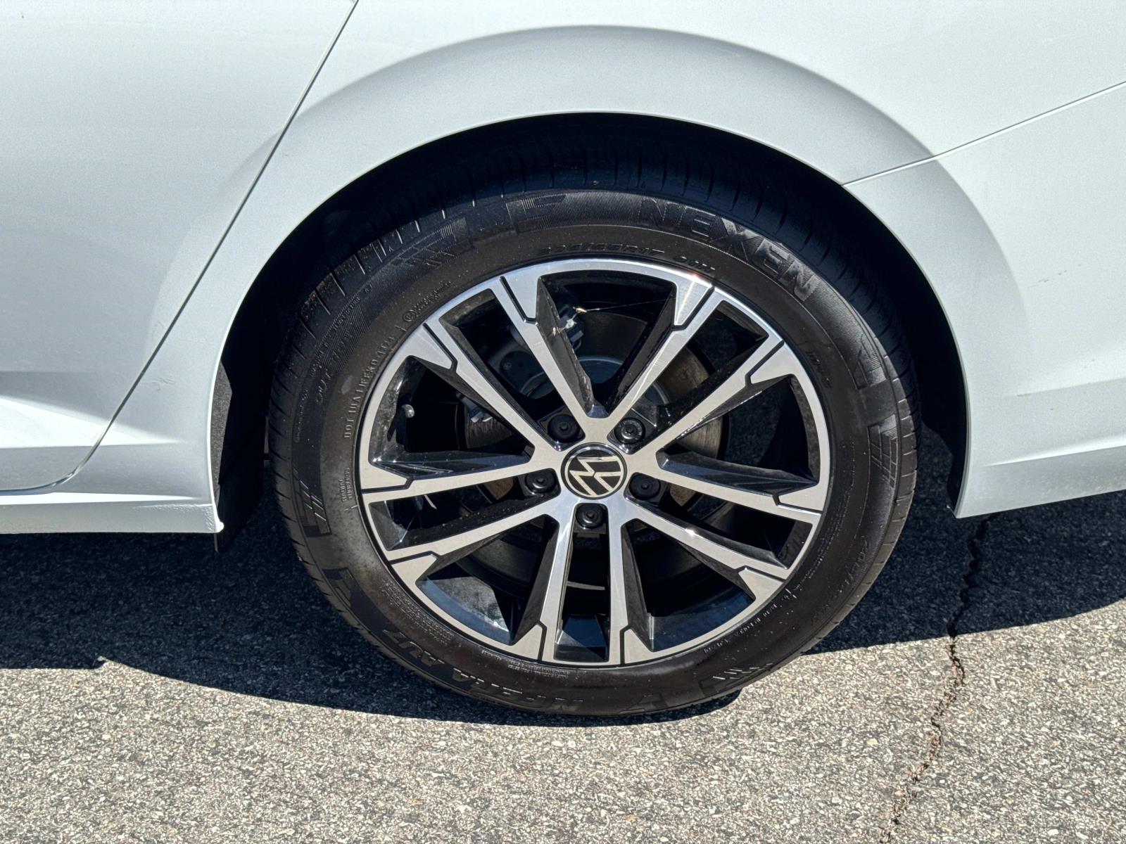 2025 Volkswagen Jetta Sport - Photo 8