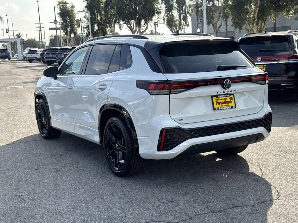 New 2026 Volkswagen Tiguan 2.0T SE R-Line Black FWD Sport Utility