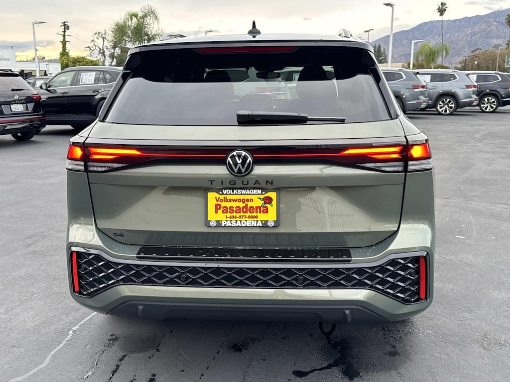 New 2026 Volkswagen Tiguan 2.0T SE R-Line Black FWD Sport Utility