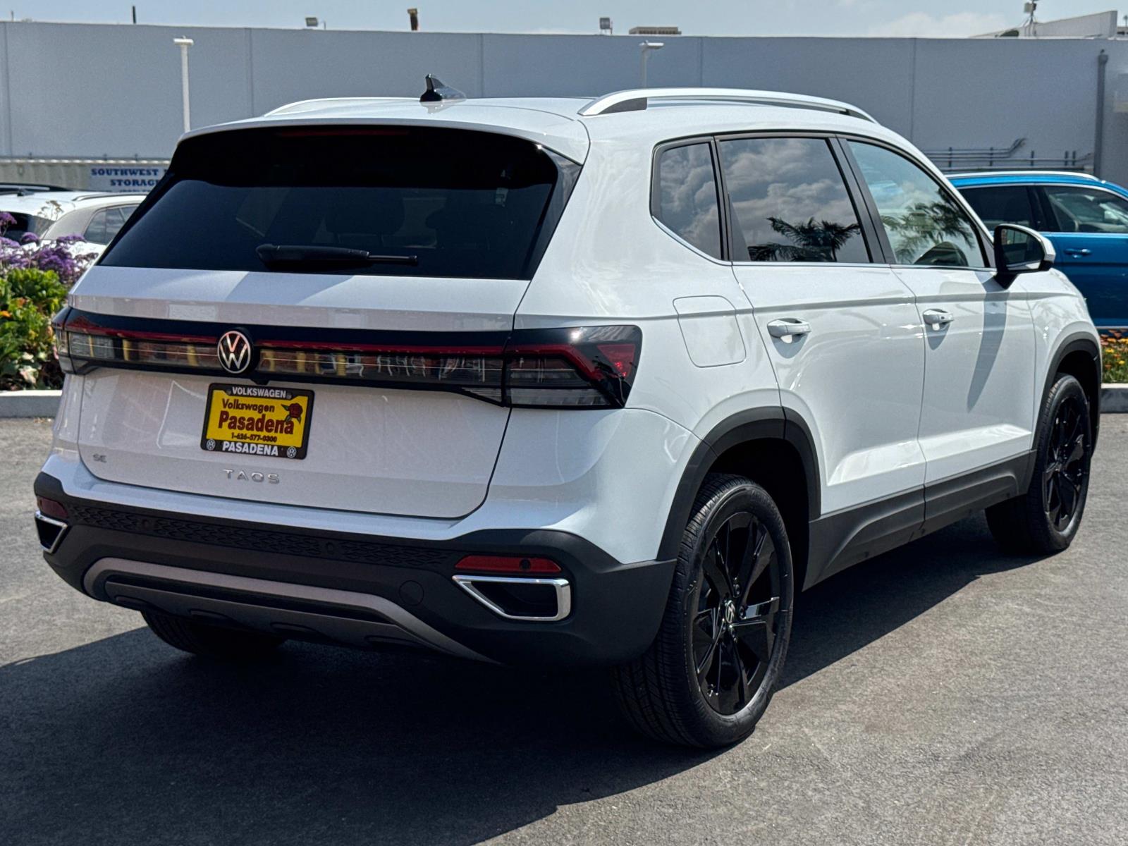 2025 Volkswagen Taos SE photo 4