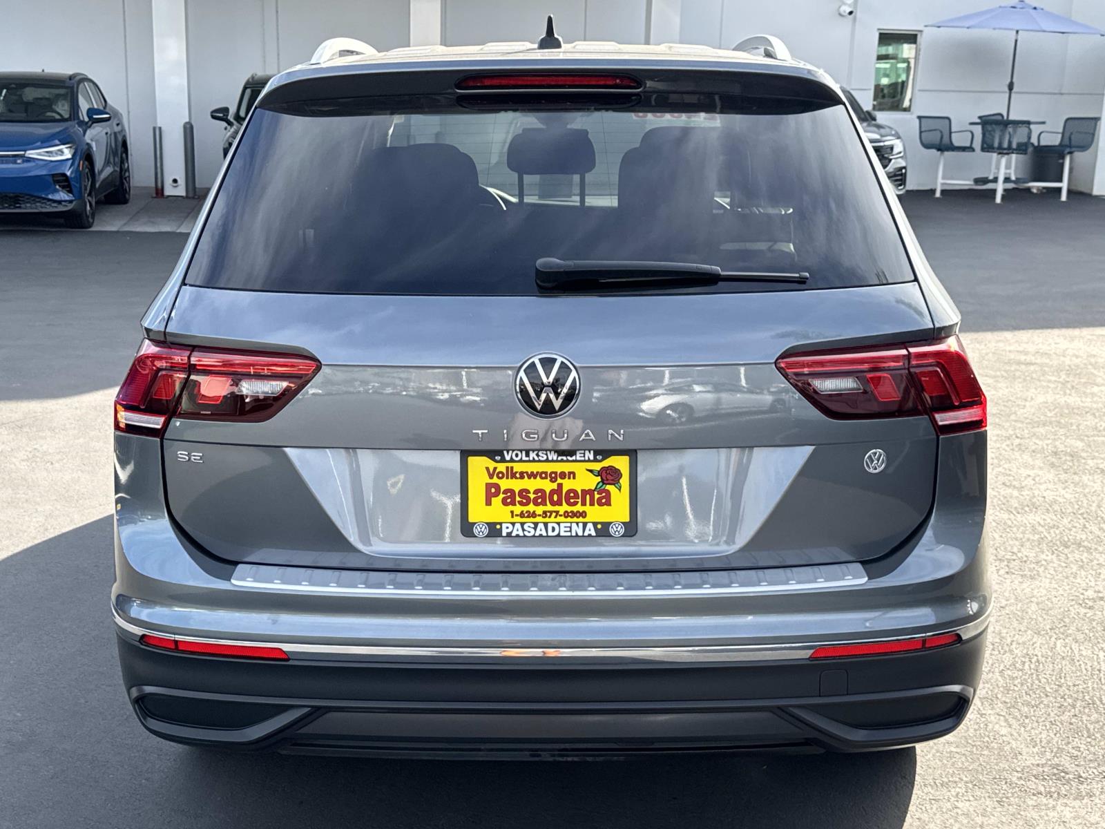 2023 Volkswagen Tiguan SE photo 3