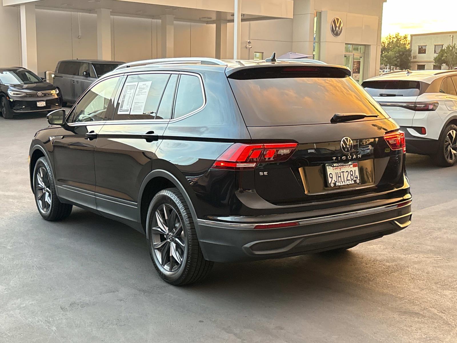 2023 Volkswagen Tiguan SE photo 3